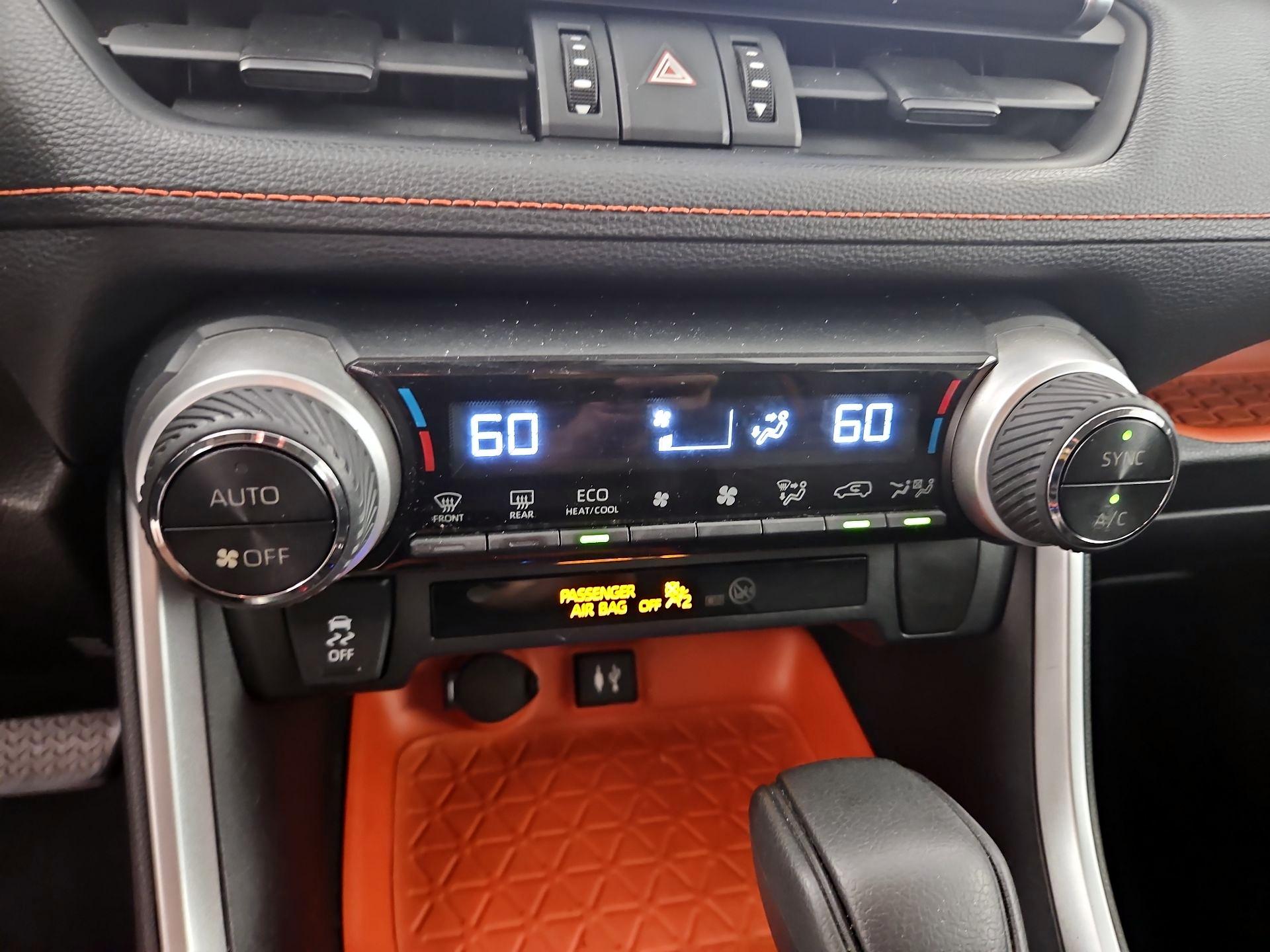 Thumbnail: 2019 Toyota RAV4 - 17
