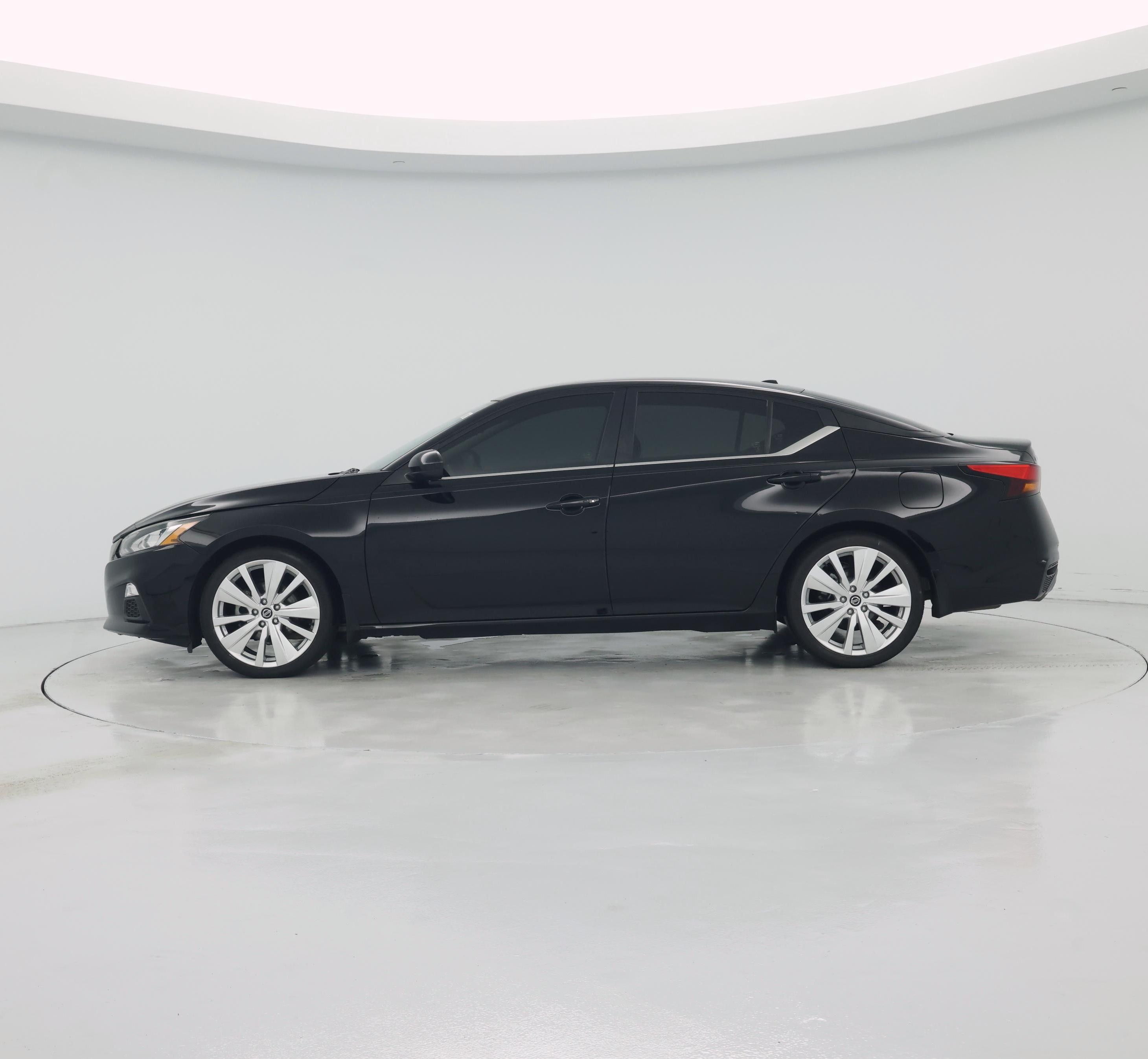 Thumbnail: 2020 Nissan Altima - 3