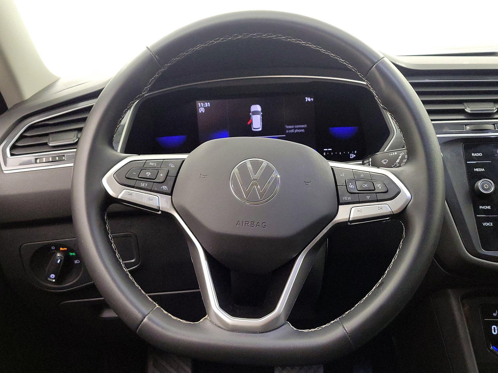 Thumbnail: 2022 Volkswagen Tiguan - 10