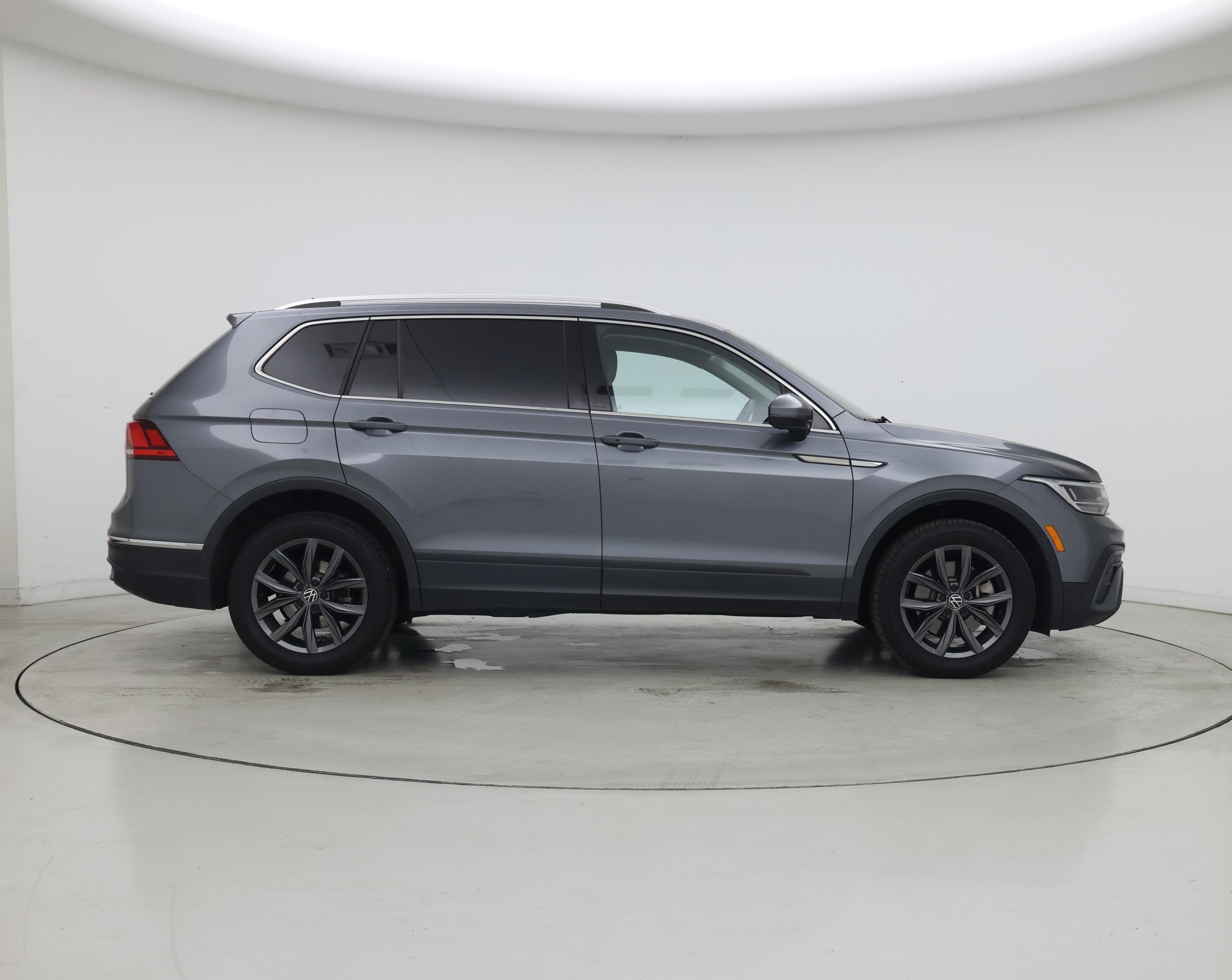 Thumbnail: 2022 Volkswagen Tiguan - 7