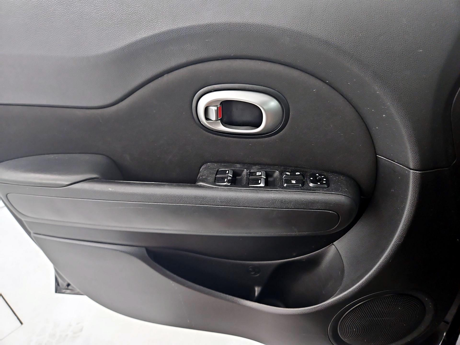 Thumbnail: 2017 Kia Soul - 12