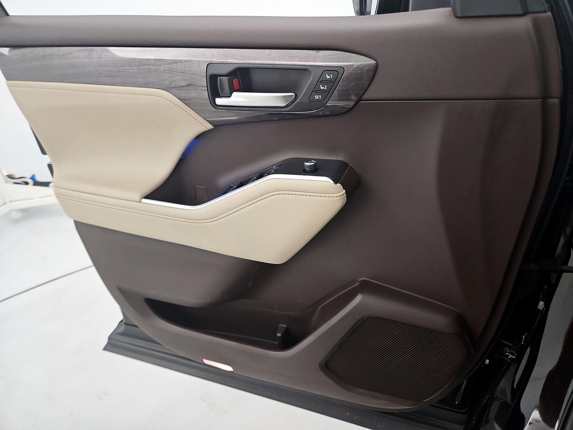 Thumbnail: 2020 Toyota Highlander - 12