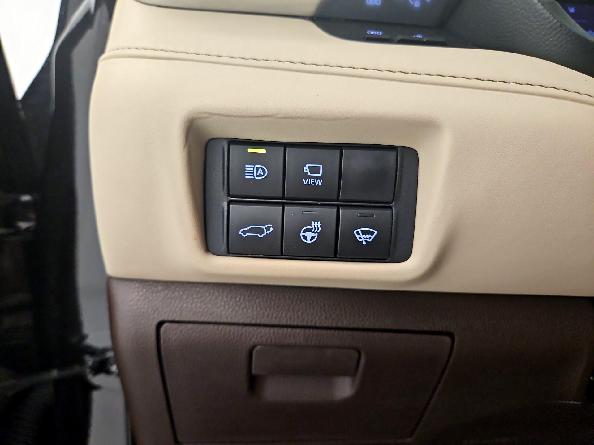 Thumbnail: 2020 Toyota Highlander - 13