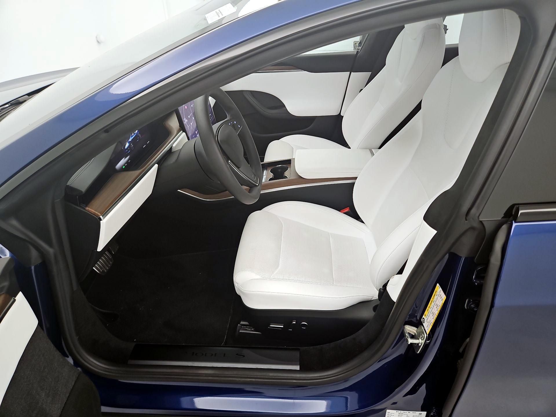 Thumbnail: 2023 Tesla Model S - 11