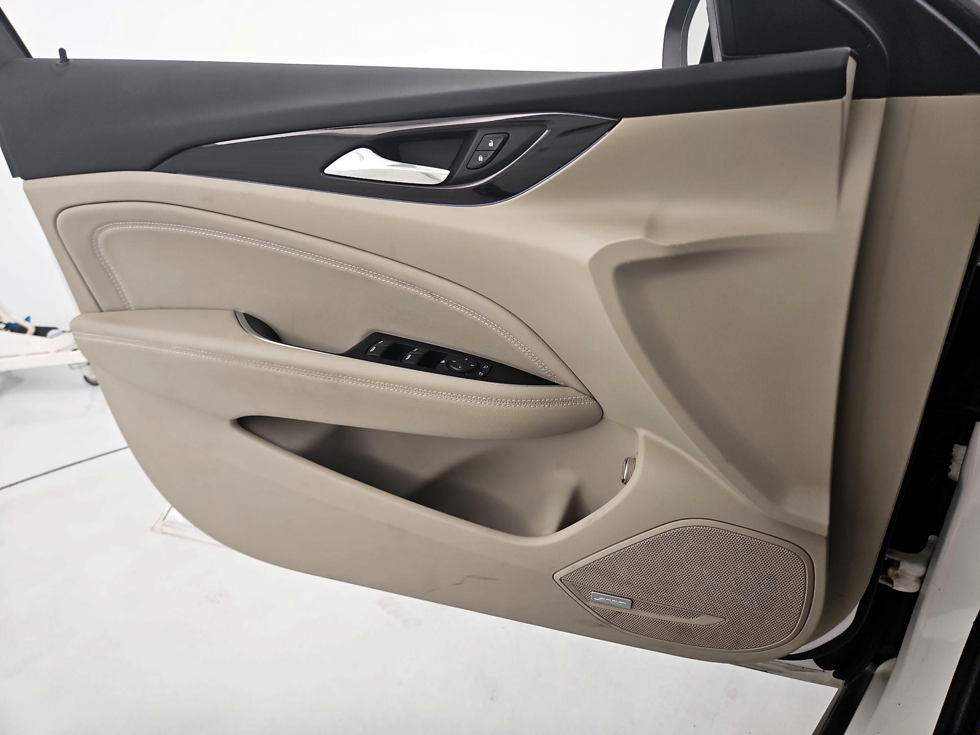 Thumbnail: 2018 Buick Regal - 12
