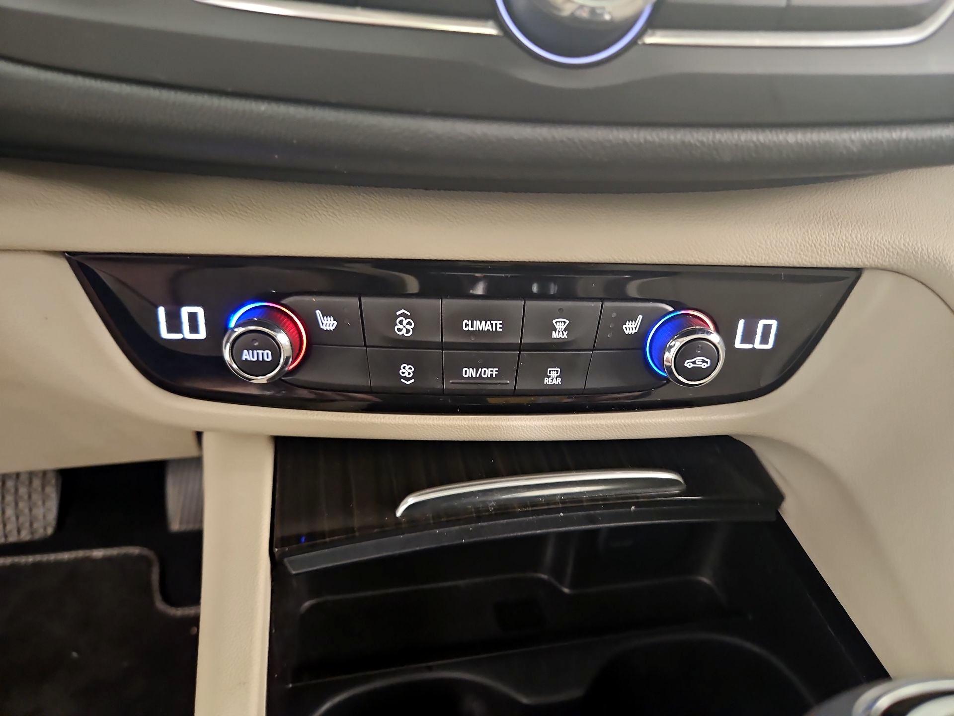 Thumbnail: 2018 Buick Regal - 17