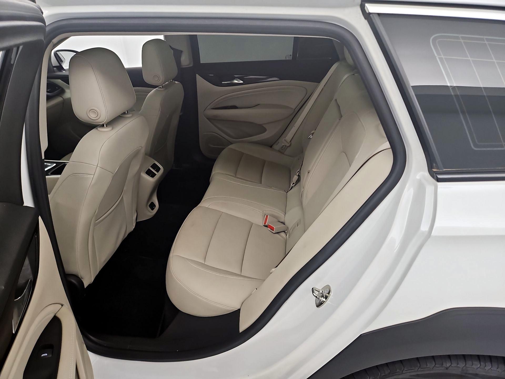 Thumbnail: 2018 Buick Regal - 20