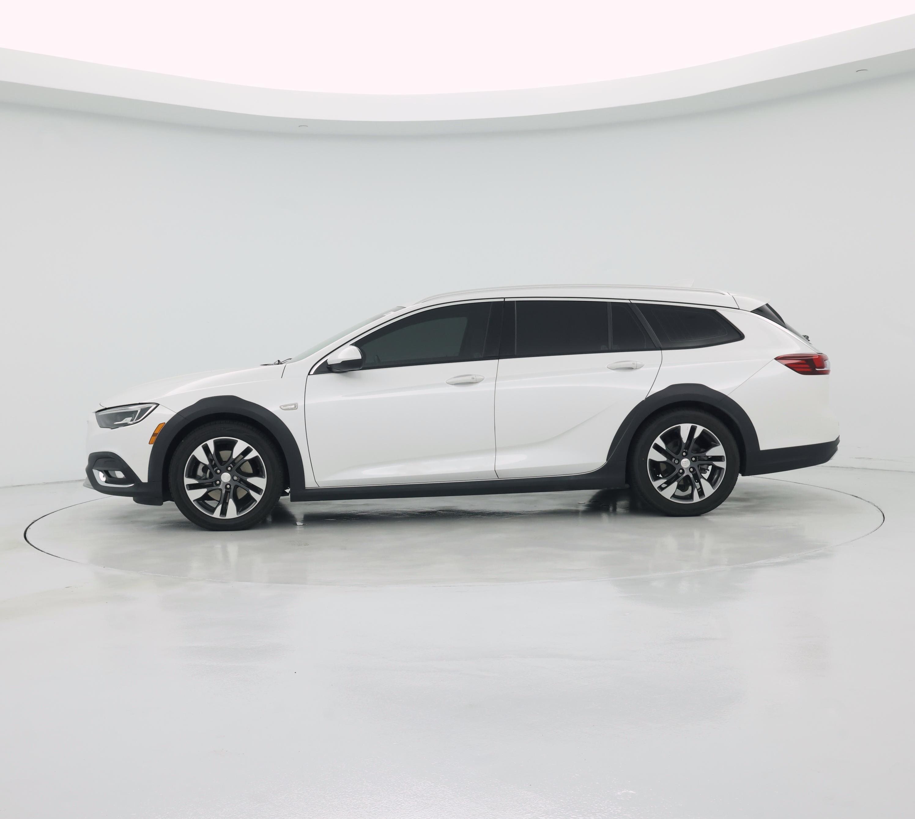 Thumbnail: 2018 Buick Regal - 3