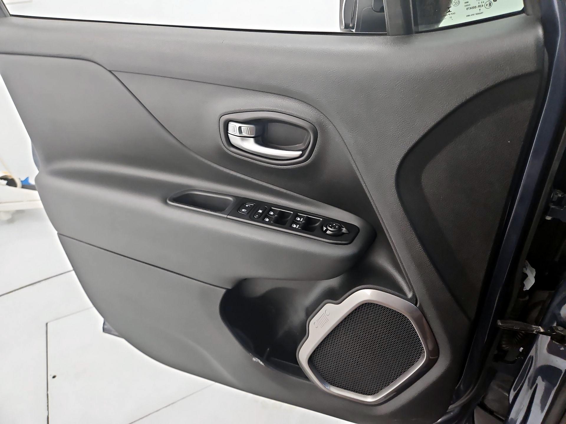 Thumbnail: 2022 Jeep Renegade - 12