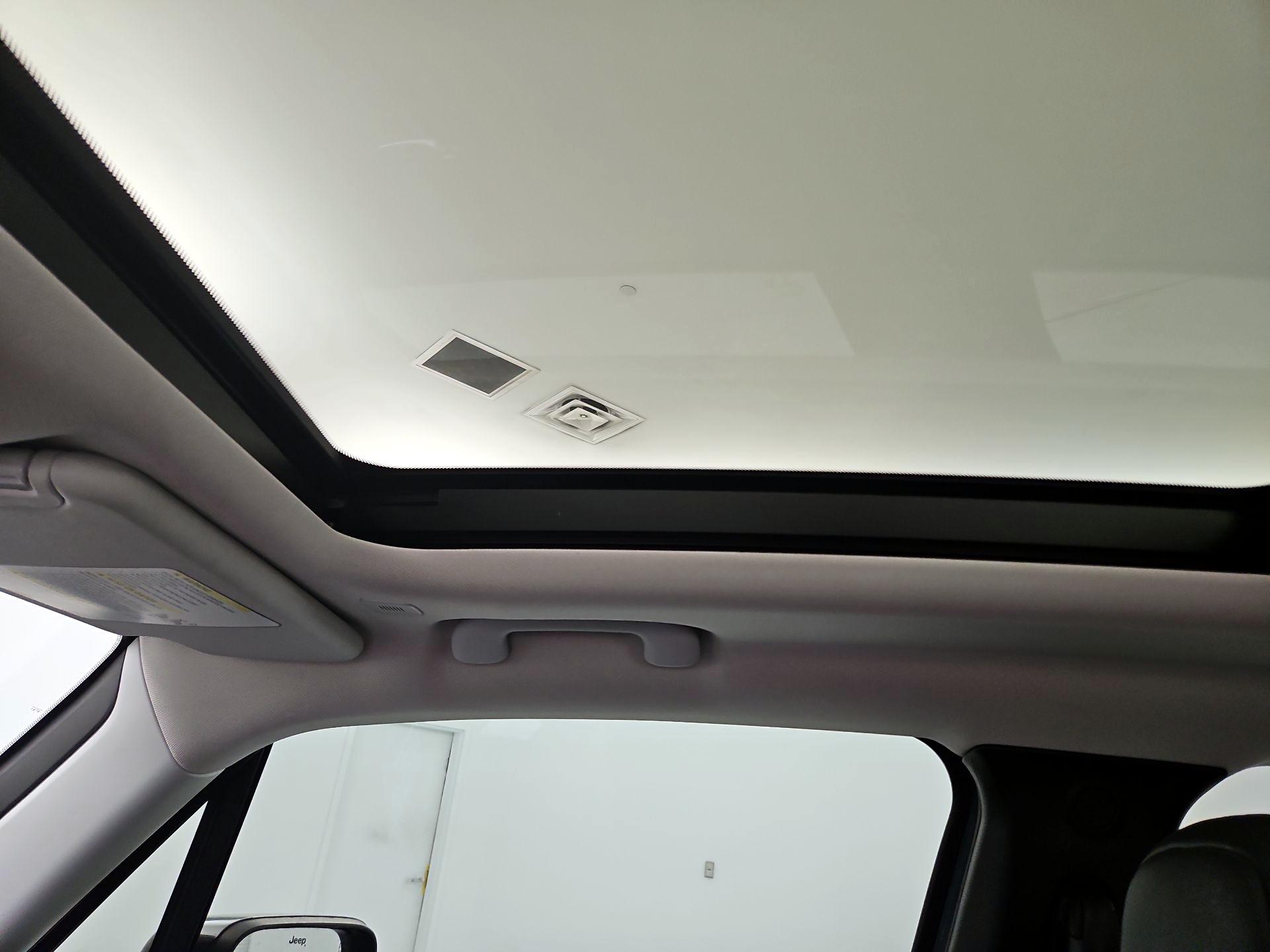 Thumbnail: 2022 Jeep Renegade - 19