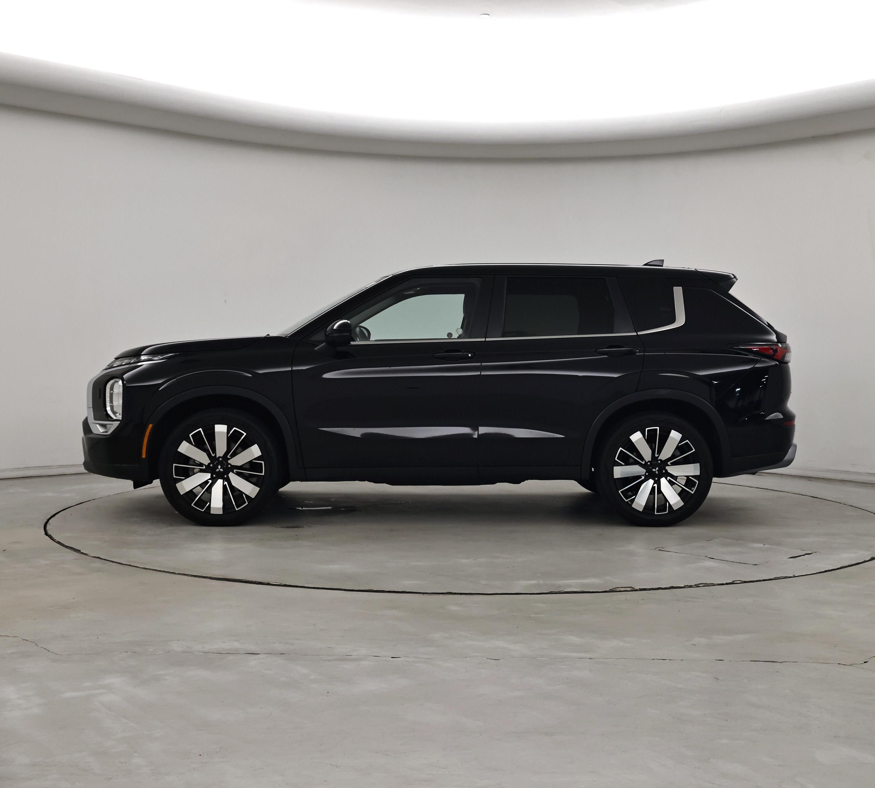 Thumbnail: 2025 Mitsubishi Outlander - 3