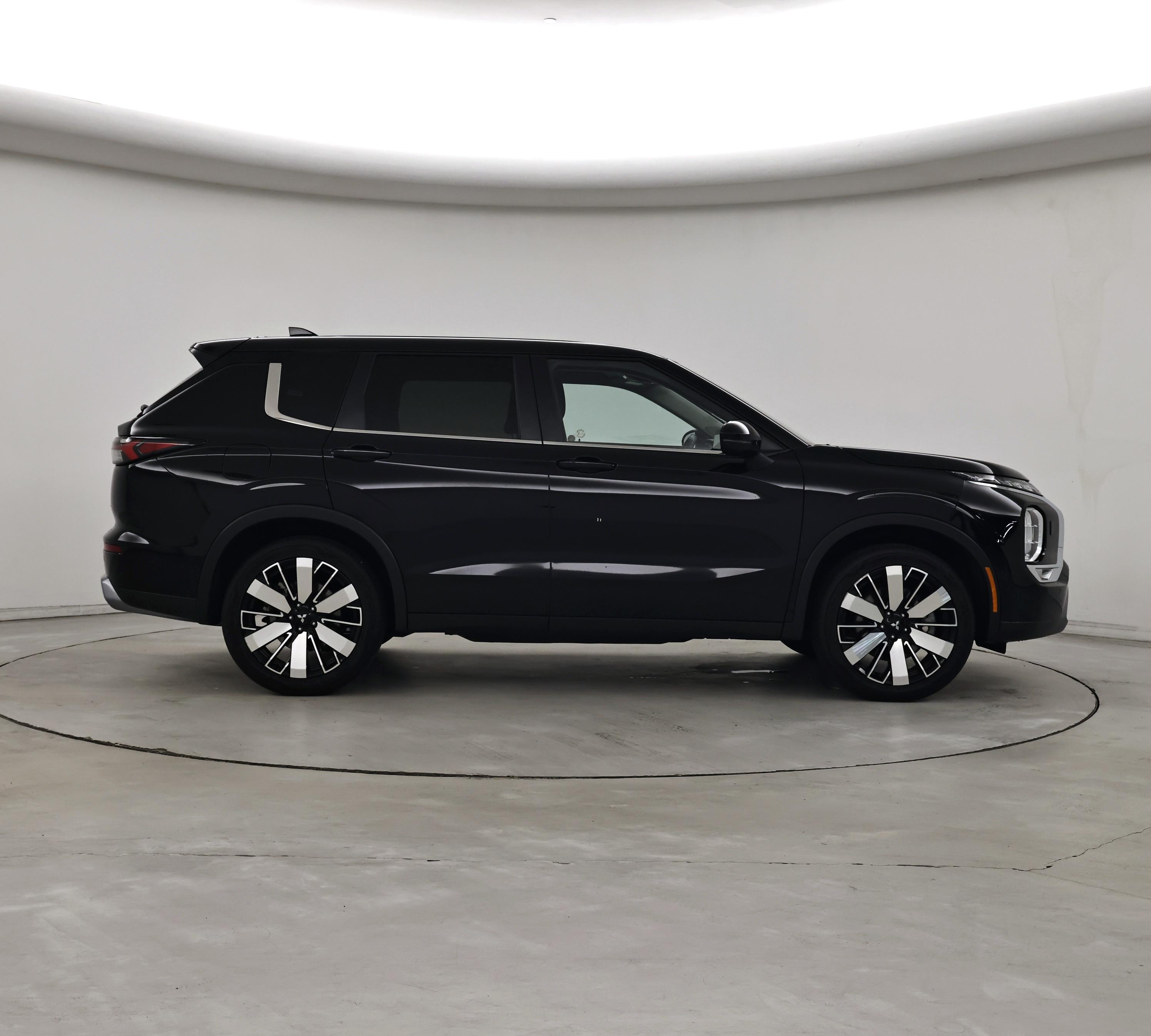 Thumbnail: 2025 Mitsubishi Outlander - 7