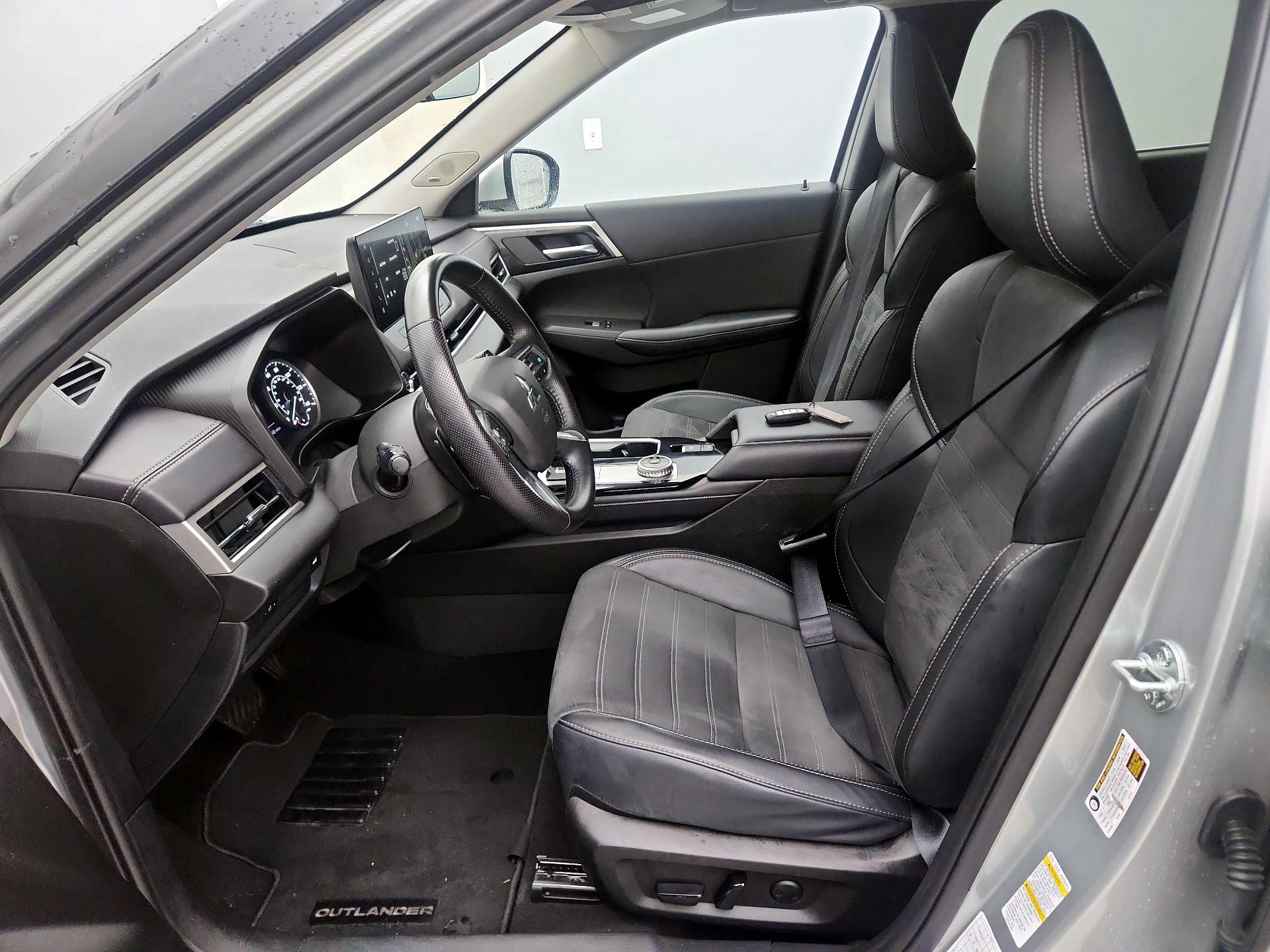 Thumbnail: 2025 Mitsubishi Outlander - 11