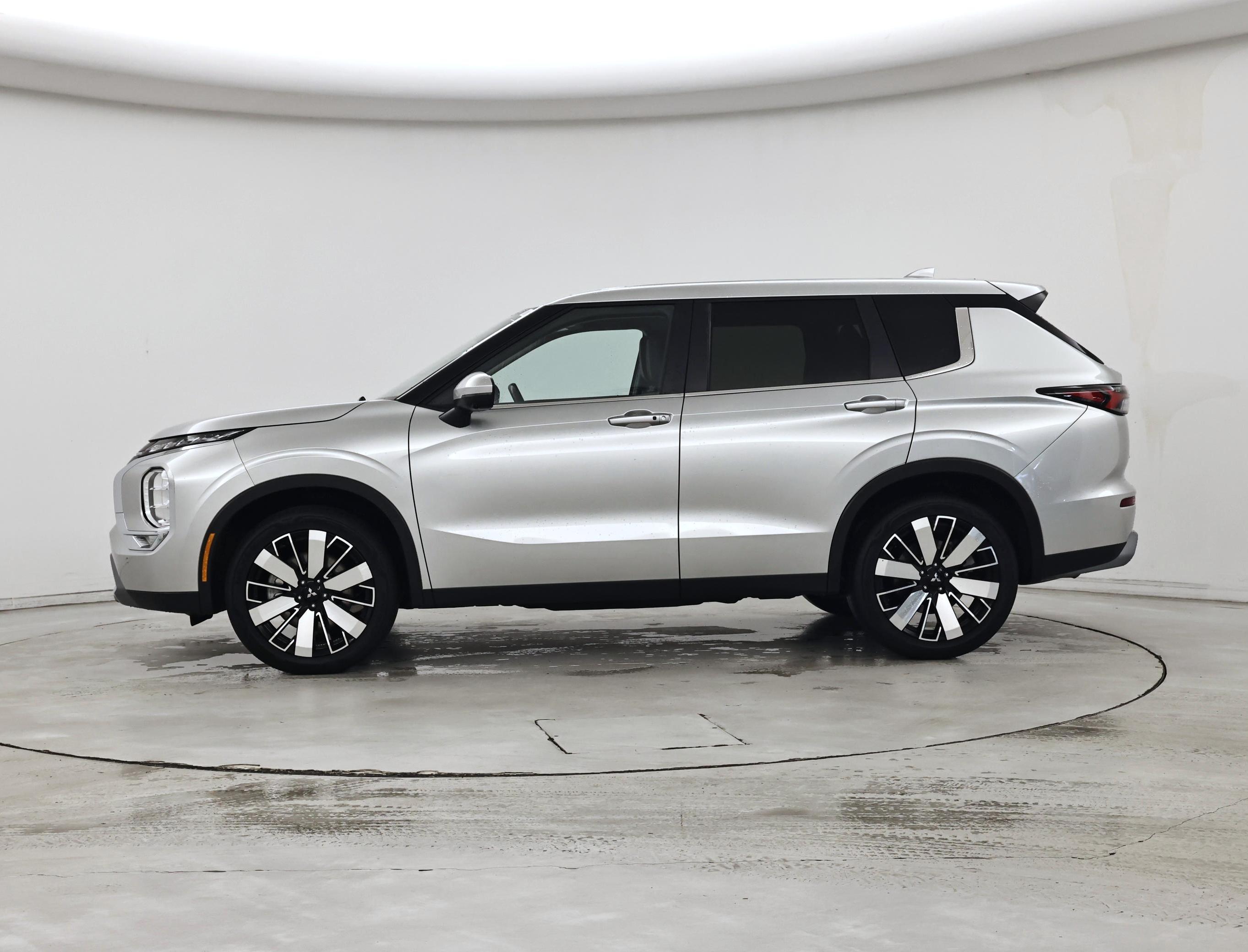 Thumbnail: 2025 Mitsubishi Outlander - 3