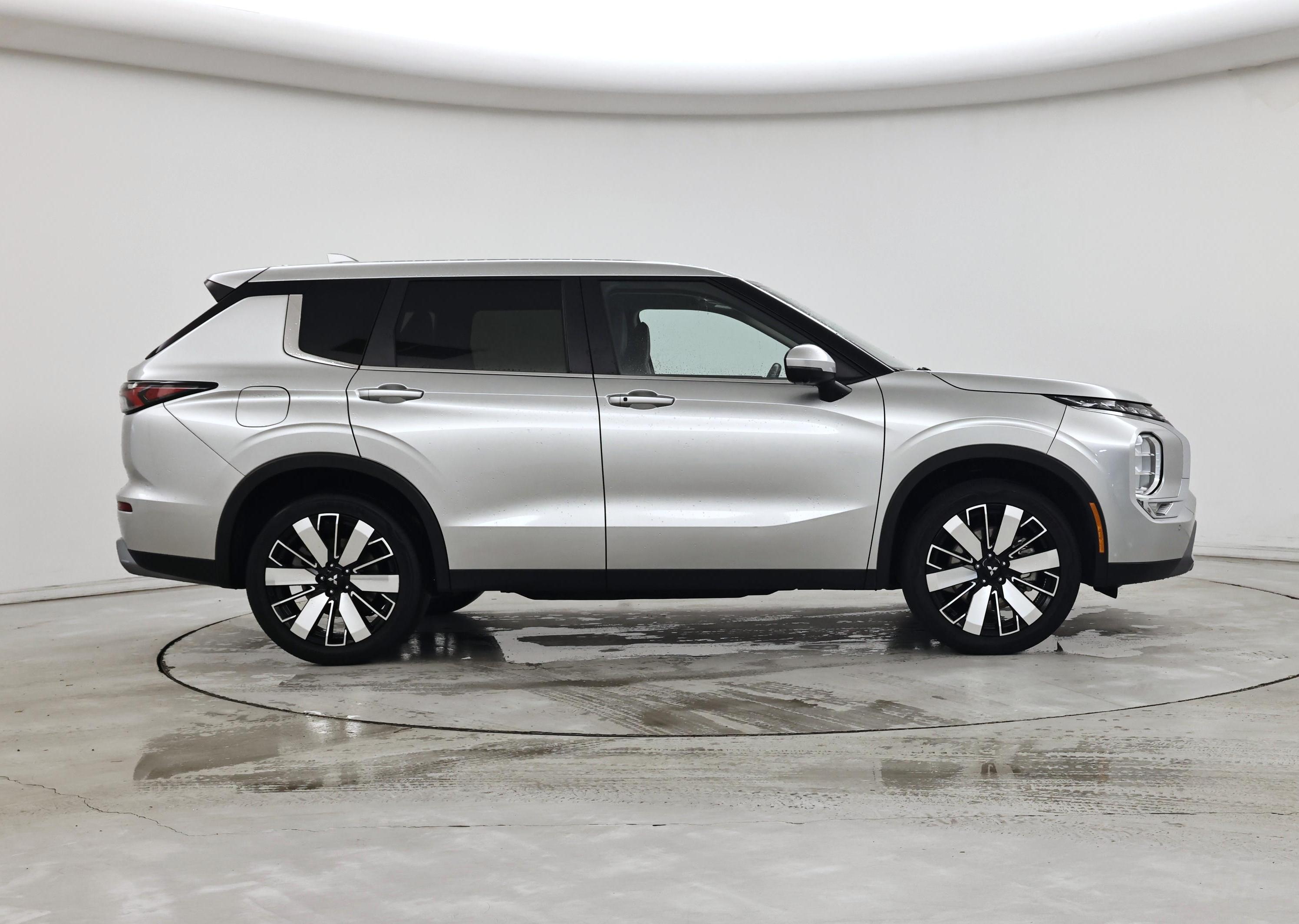 Thumbnail: 2025 Mitsubishi Outlander - 7
