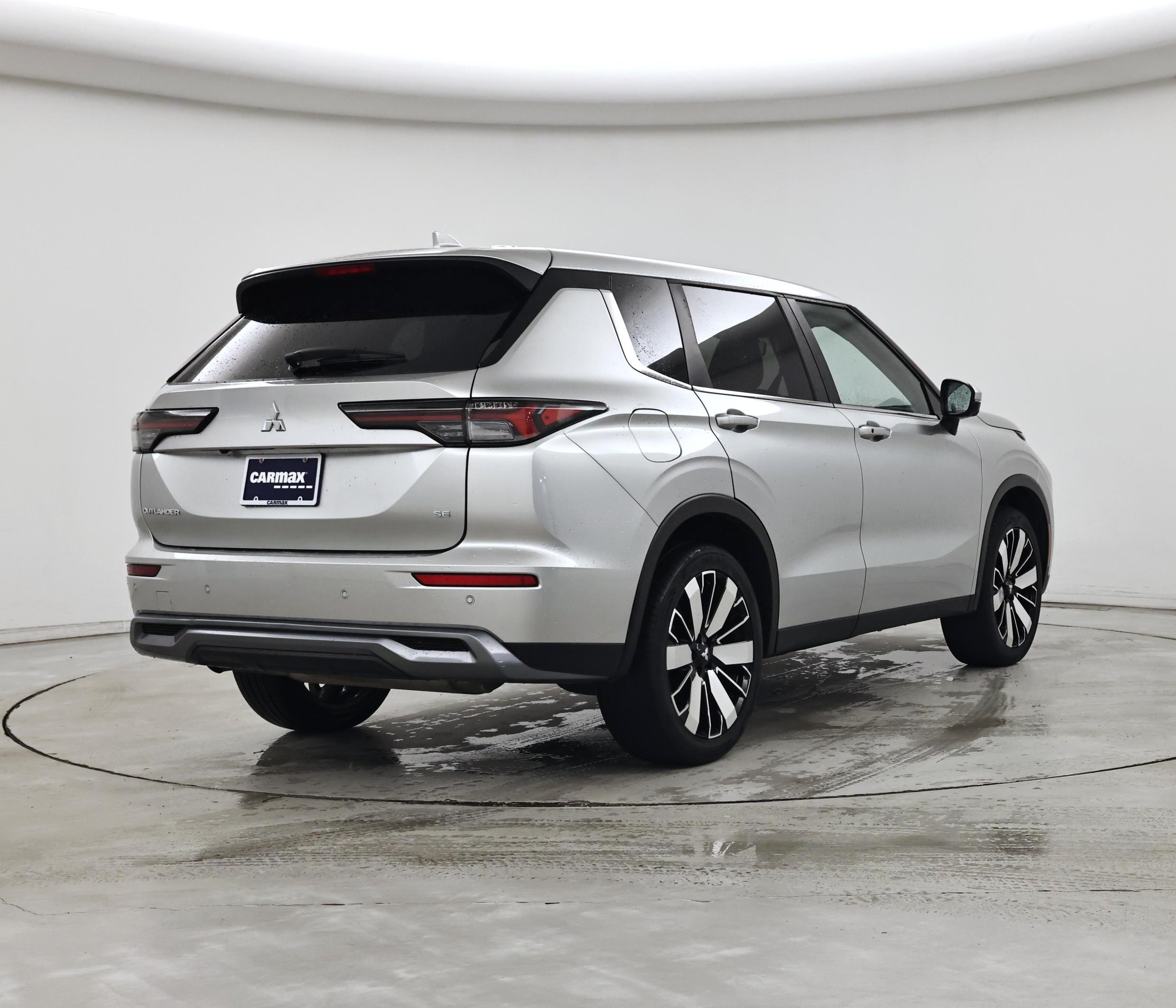 Thumbnail: 2025 Mitsubishi Outlander - 8