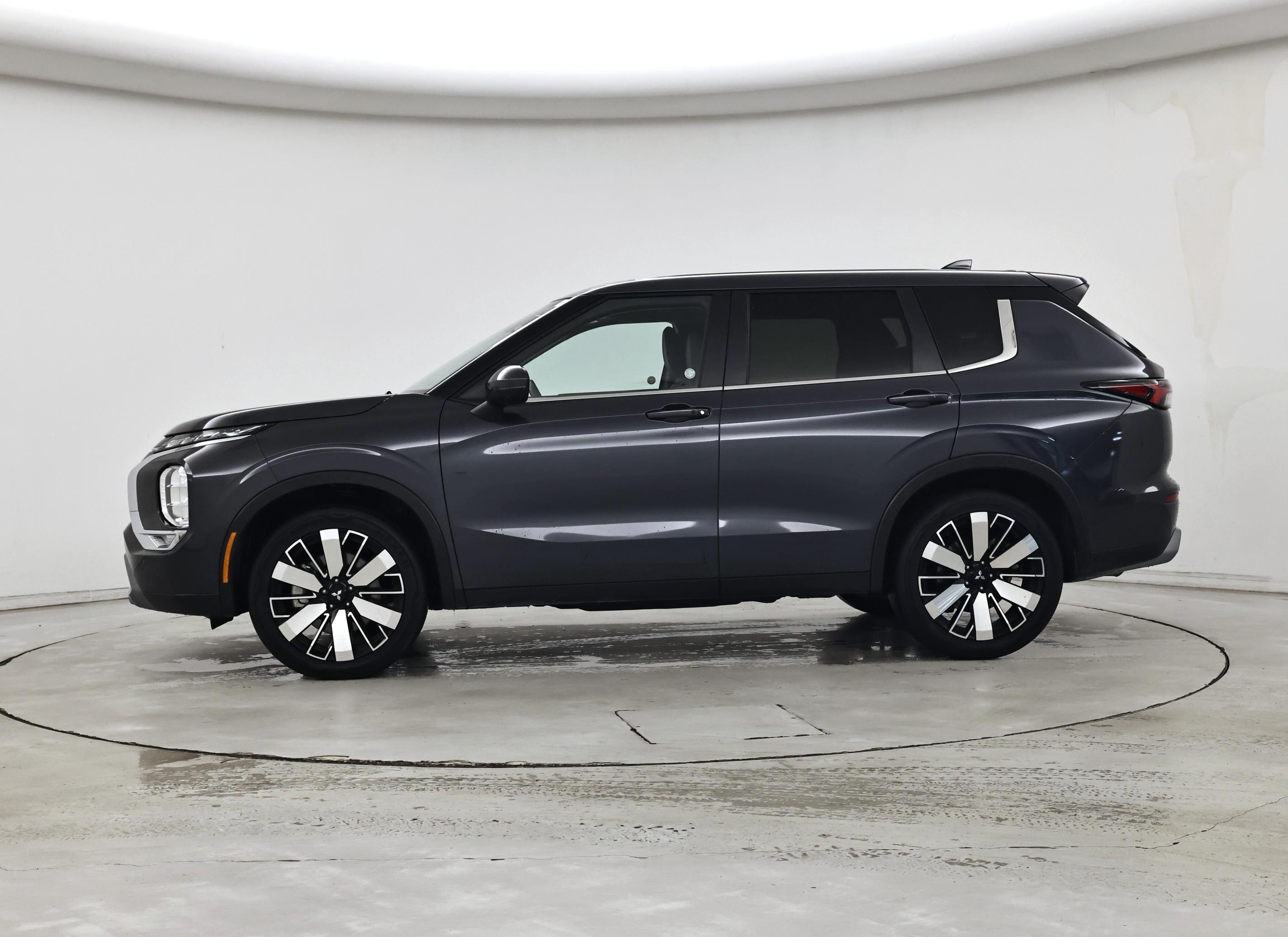 Thumbnail: 2025 Mitsubishi Outlander - 3