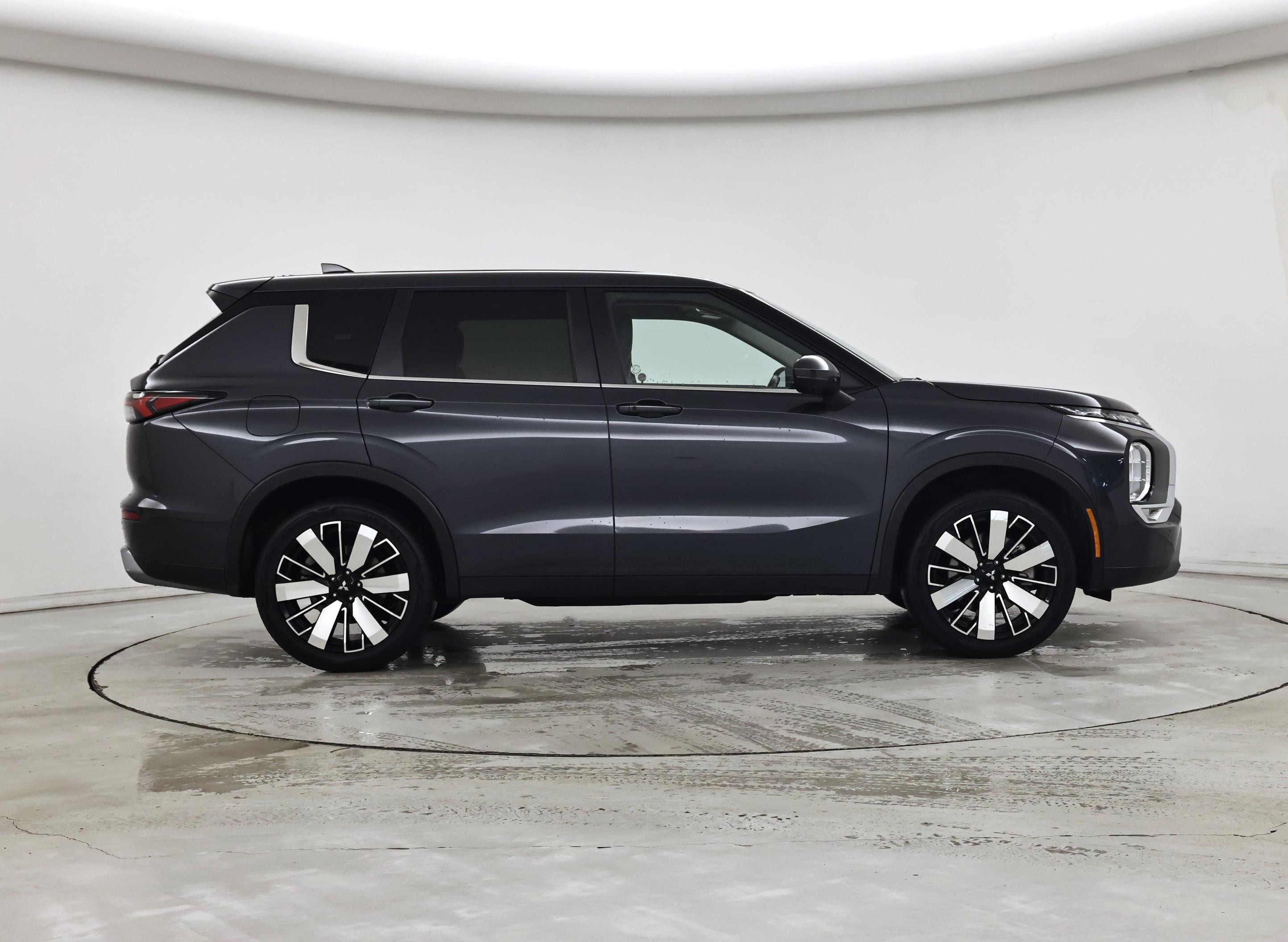 Thumbnail: 2025 Mitsubishi Outlander - 7