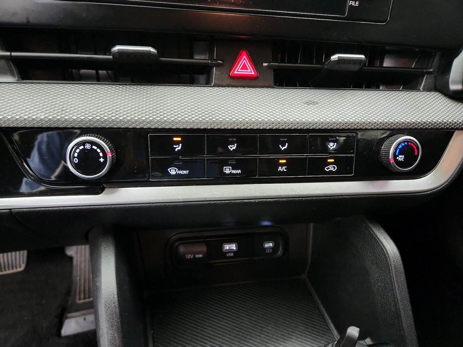 2024 Kia Sportage LX - Photo 17