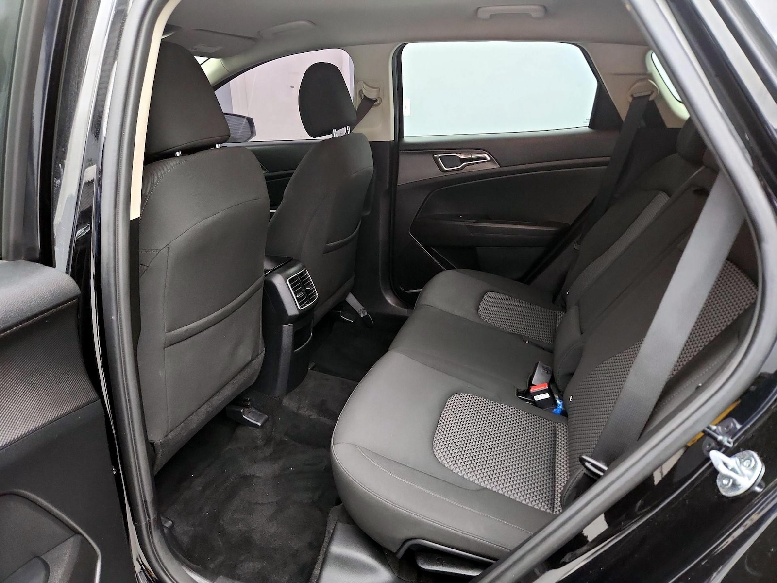 2024 Kia Sportage LX - Photo 20