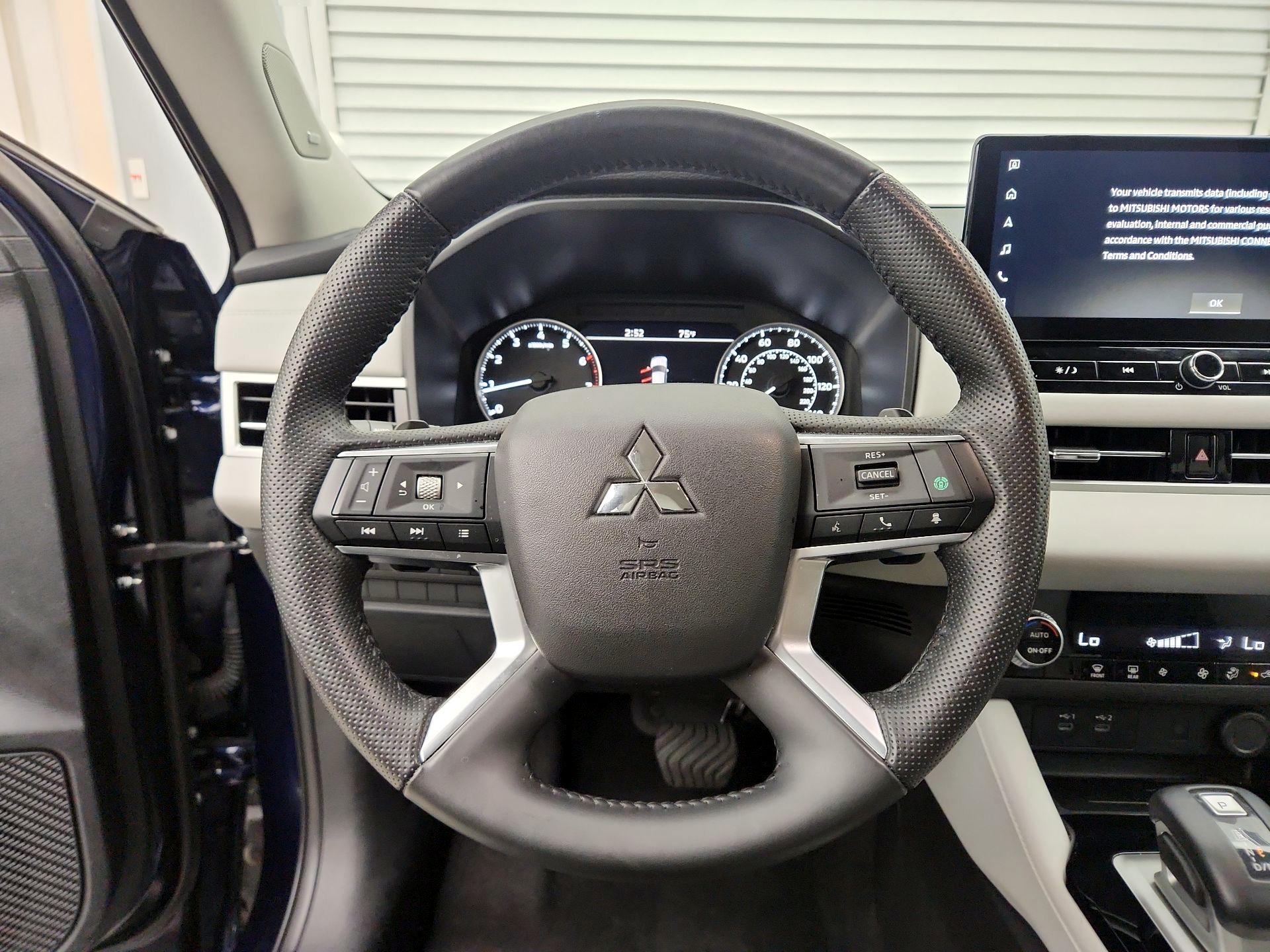 Thumbnail: 2025 Mitsubishi Outlander - 10