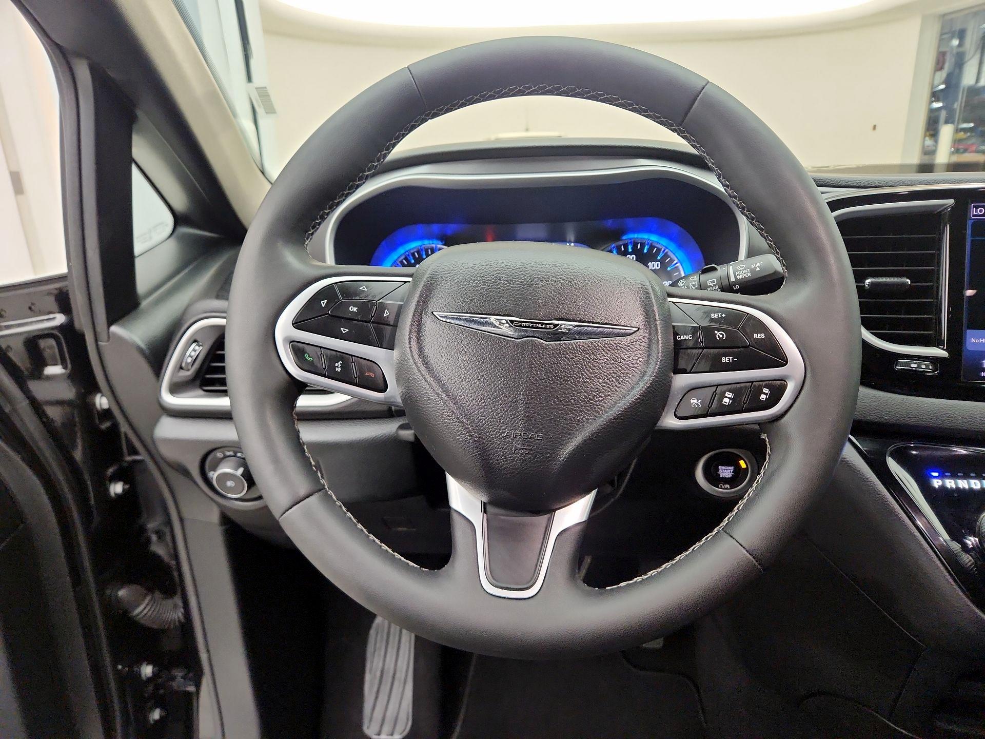 Thumbnail: 2025 Chrysler Pacifica - 10