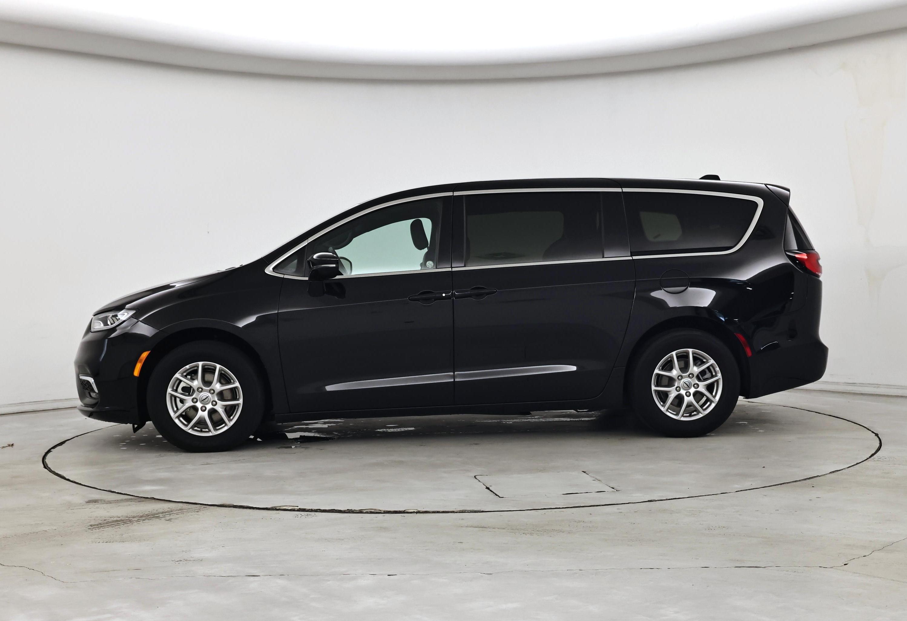 Thumbnail: 2025 Chrysler Pacifica - 3