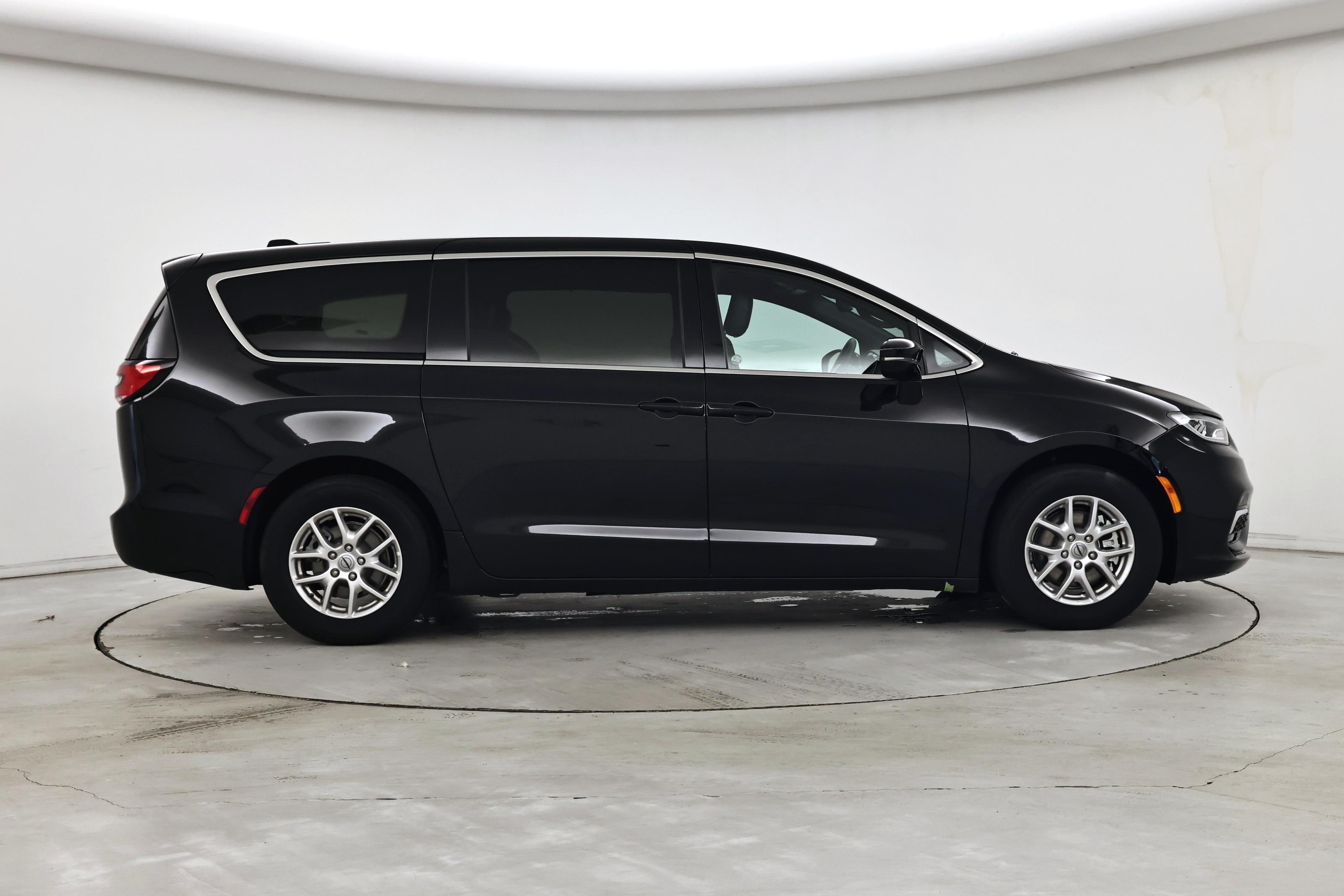 Thumbnail: 2025 Chrysler Pacifica - 7