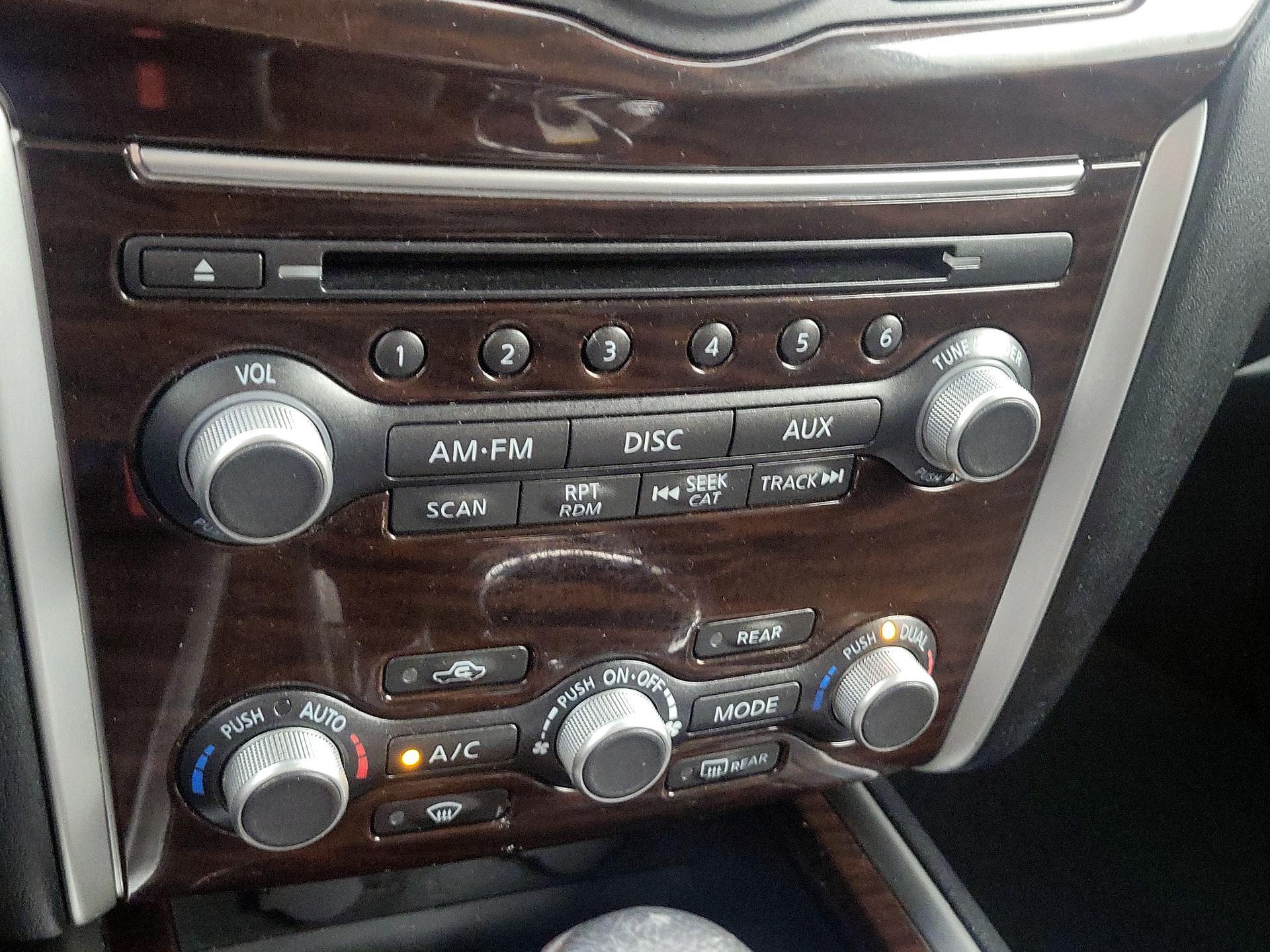 Thumbnail: 2014 Nissan Pathfinder - 16
