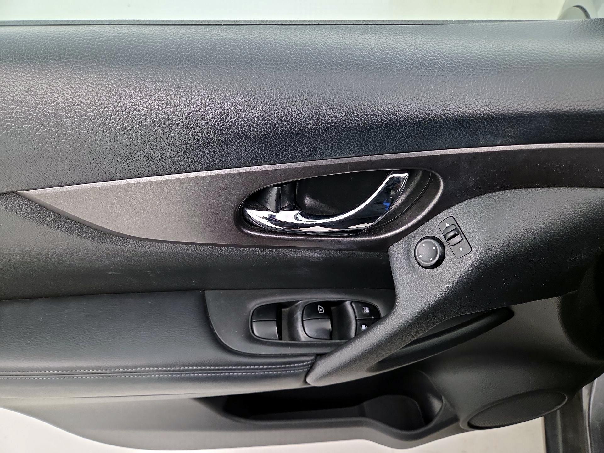 Thumbnail: 2016 Nissan Rogue - 12
