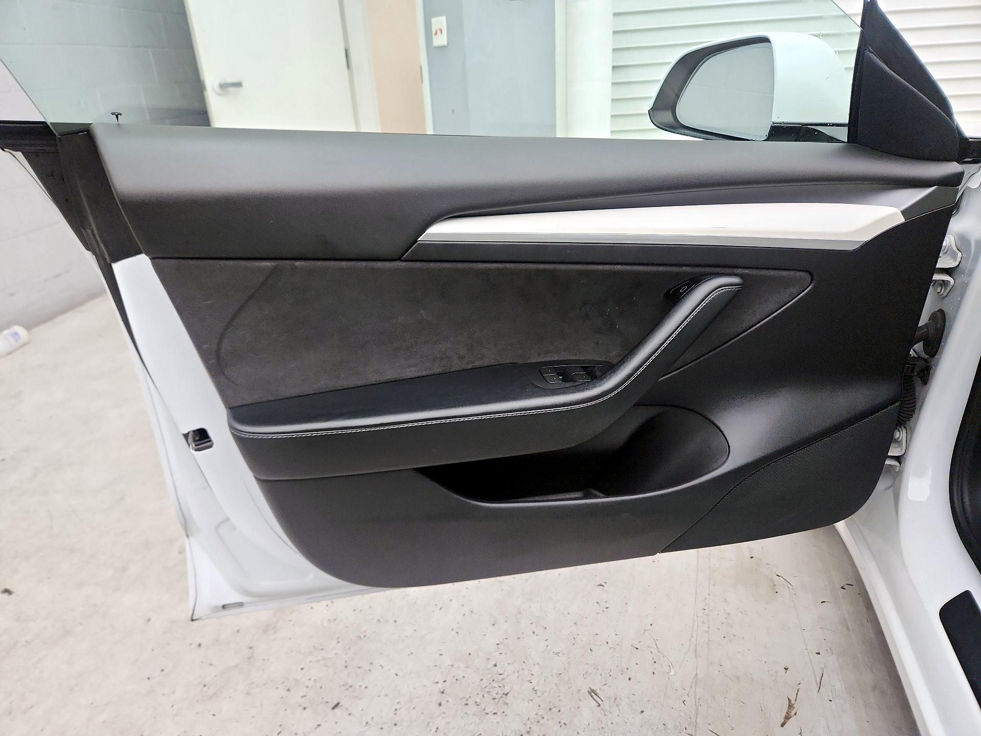 Thumbnail: 2022 Tesla Model 3 - 12