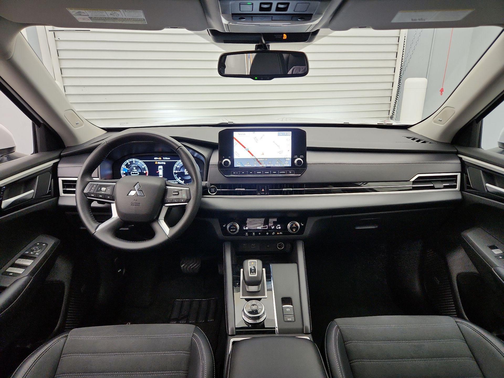 Thumbnail: 2025 Mitsubishi Outlander - 9