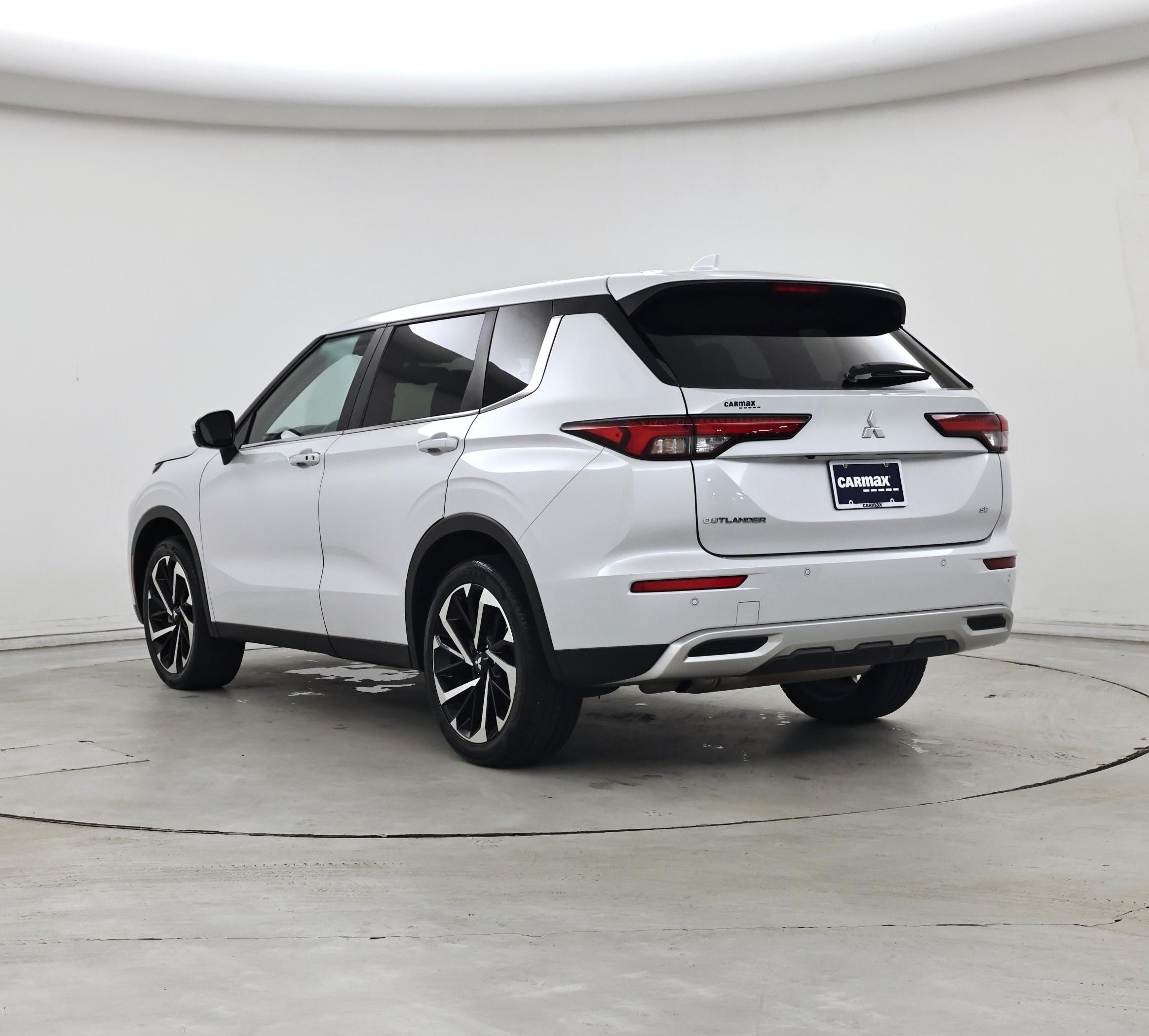 Thumbnail: 2025 Mitsubishi Outlander - 2
