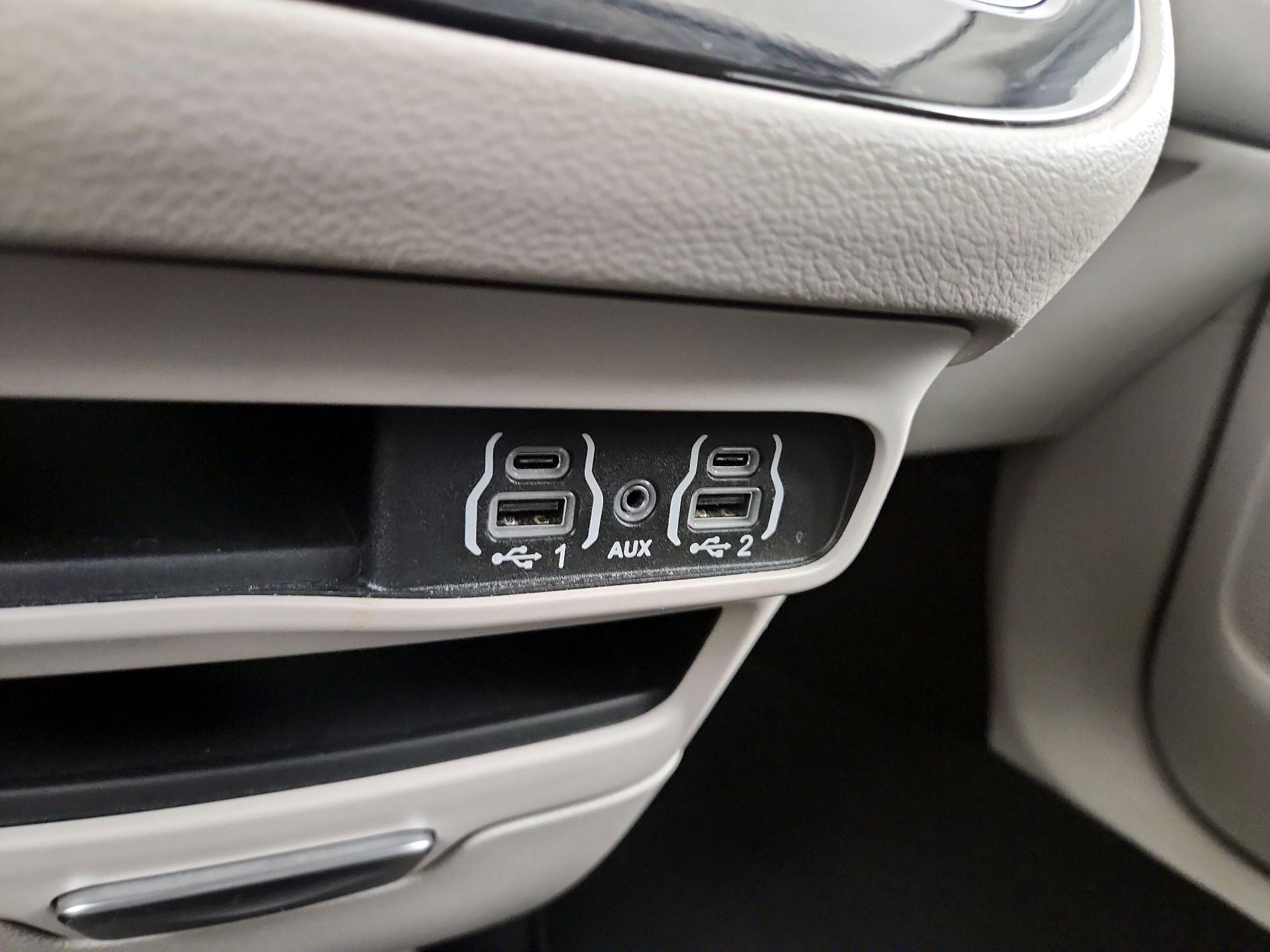Thumbnail: 2024 Chrysler Pacifica - 16
