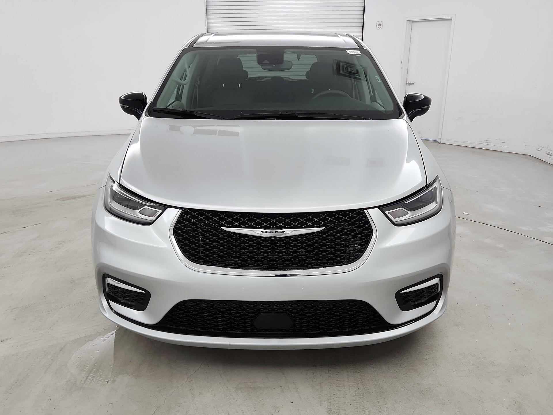 Thumbnail: 2024 Chrysler Pacifica - 2