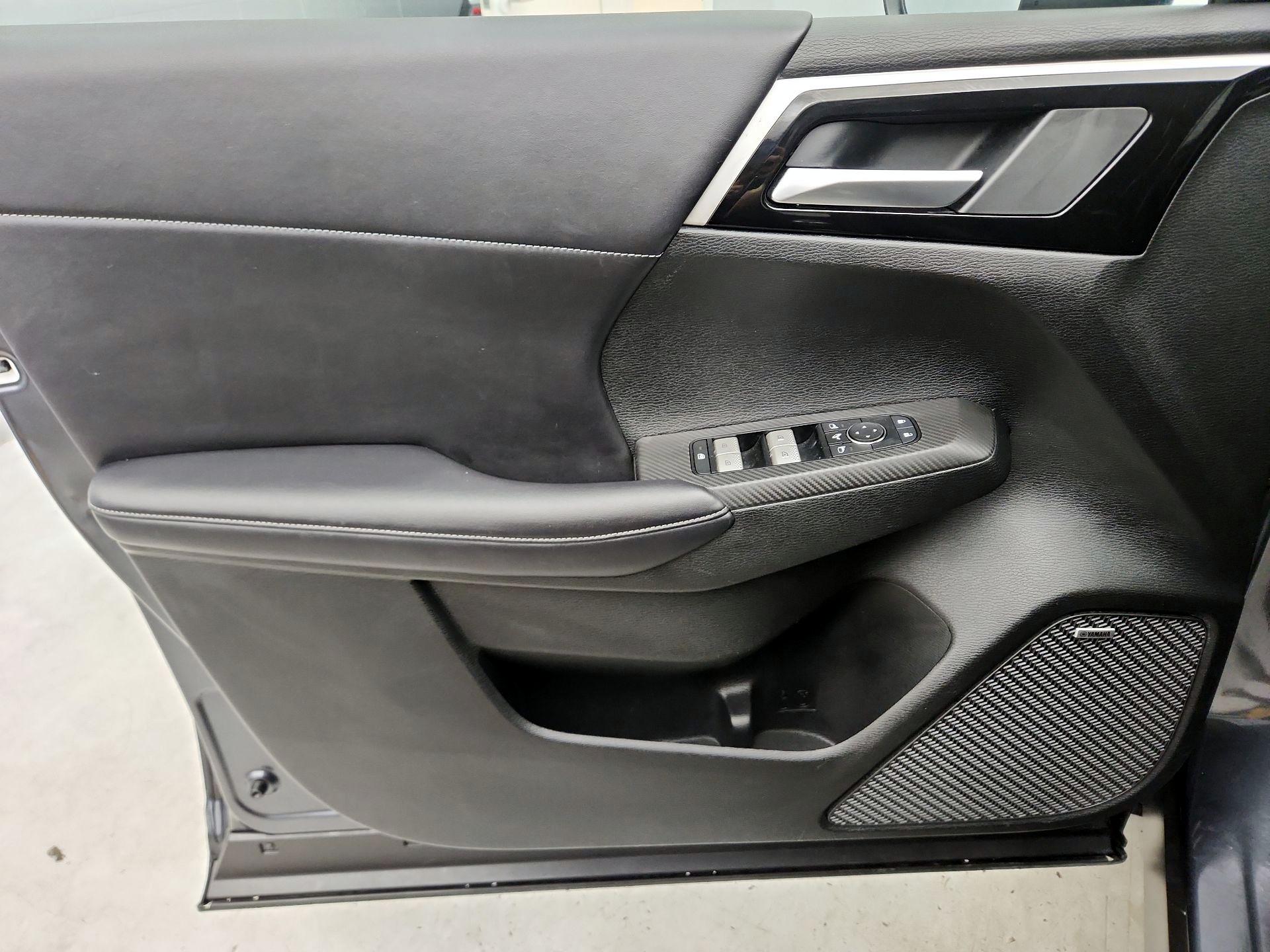 Thumbnail: 2025 Mitsubishi Outlander - 12