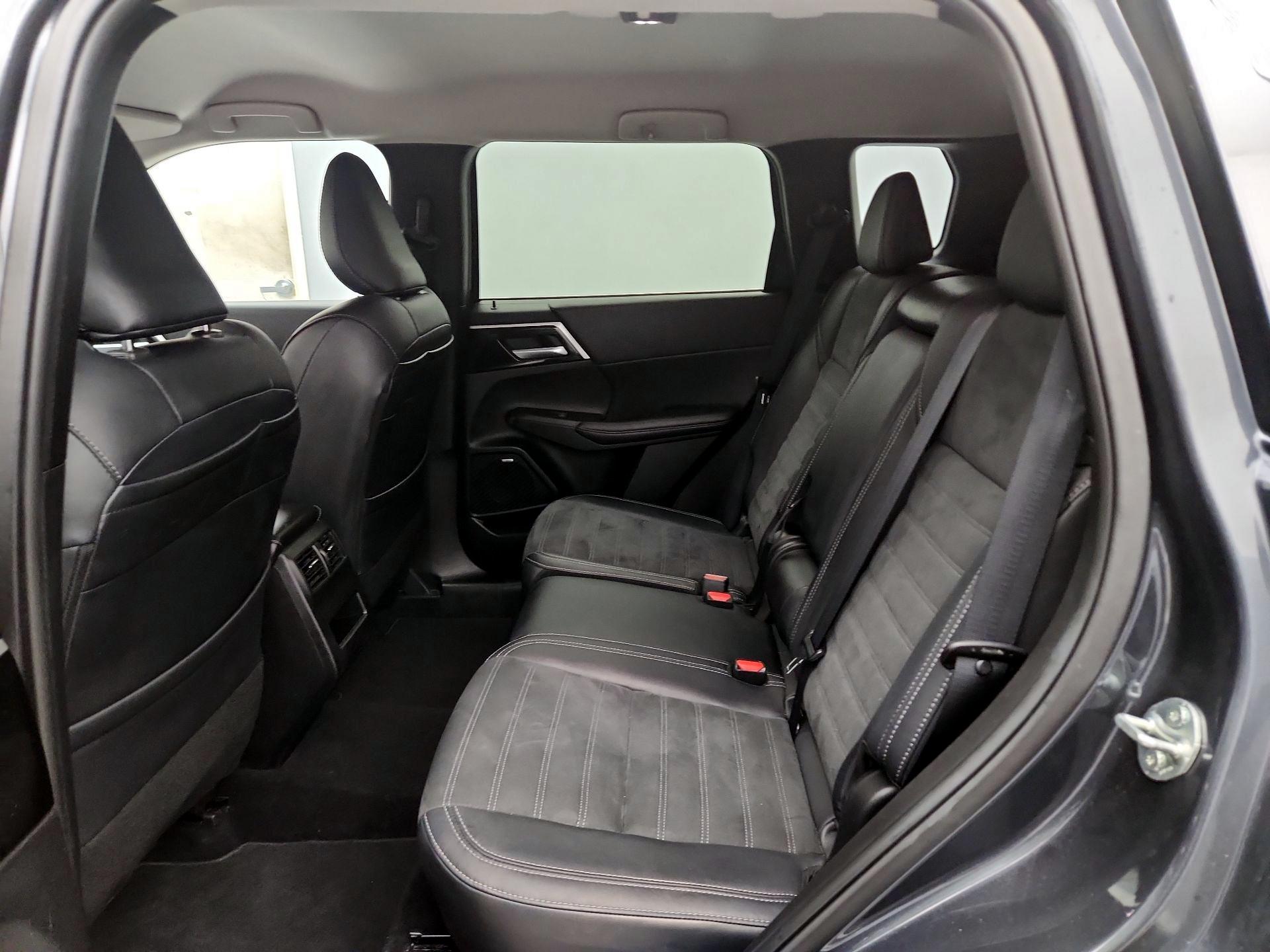 Thumbnail: 2025 Mitsubishi Outlander - 20