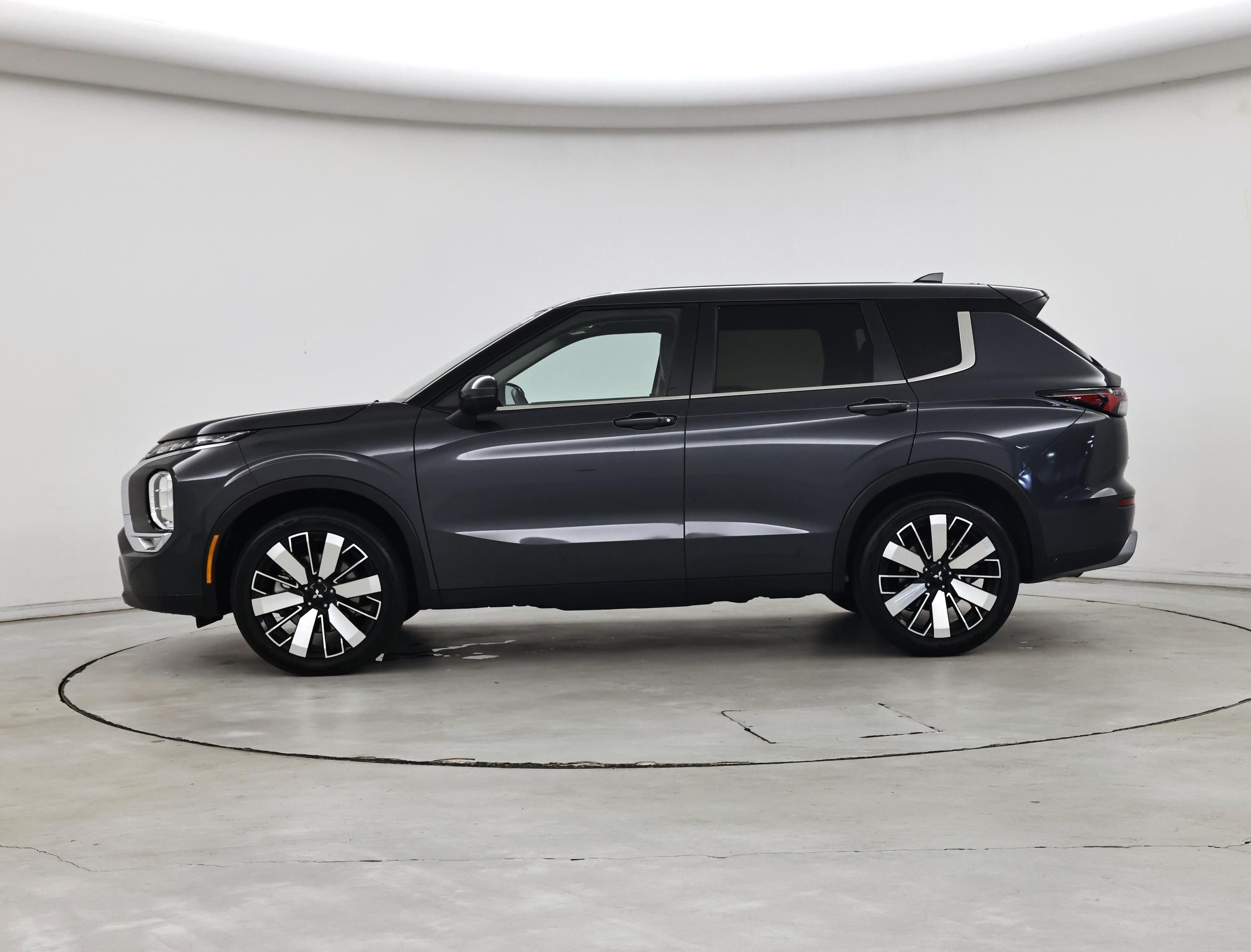 Thumbnail: 2025 Mitsubishi Outlander - 3