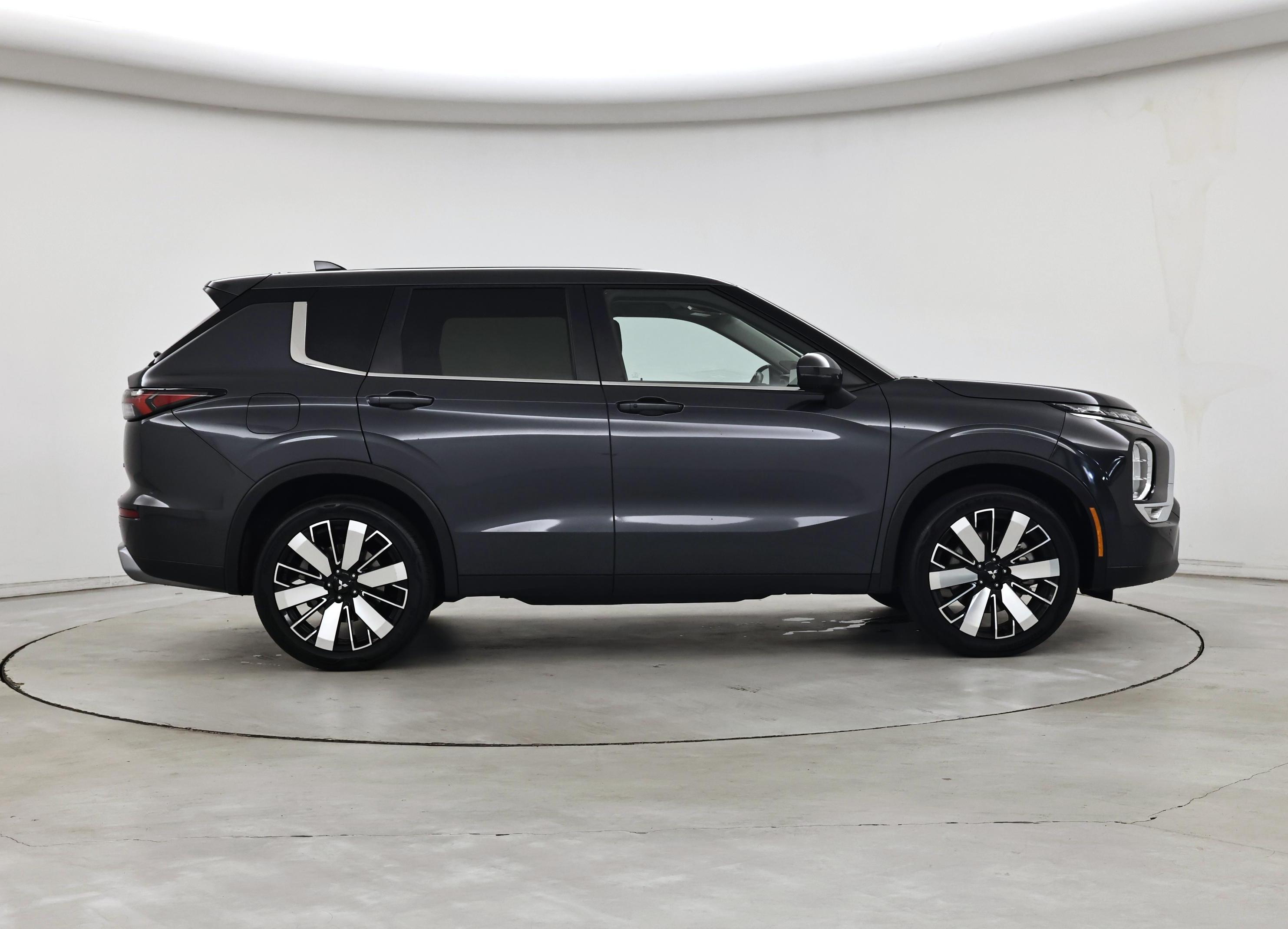 Thumbnail: 2025 Mitsubishi Outlander - 7