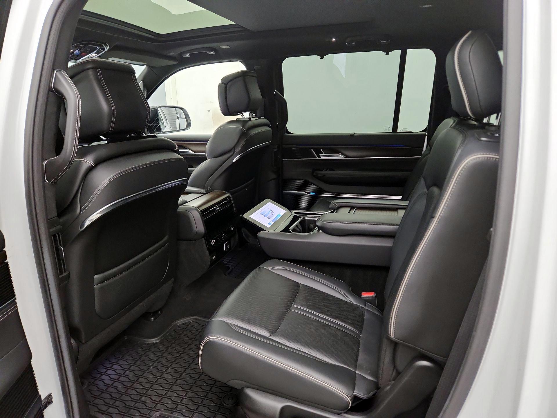 Thumbnail: 2023 Jeep Grand Wagoneer - 20