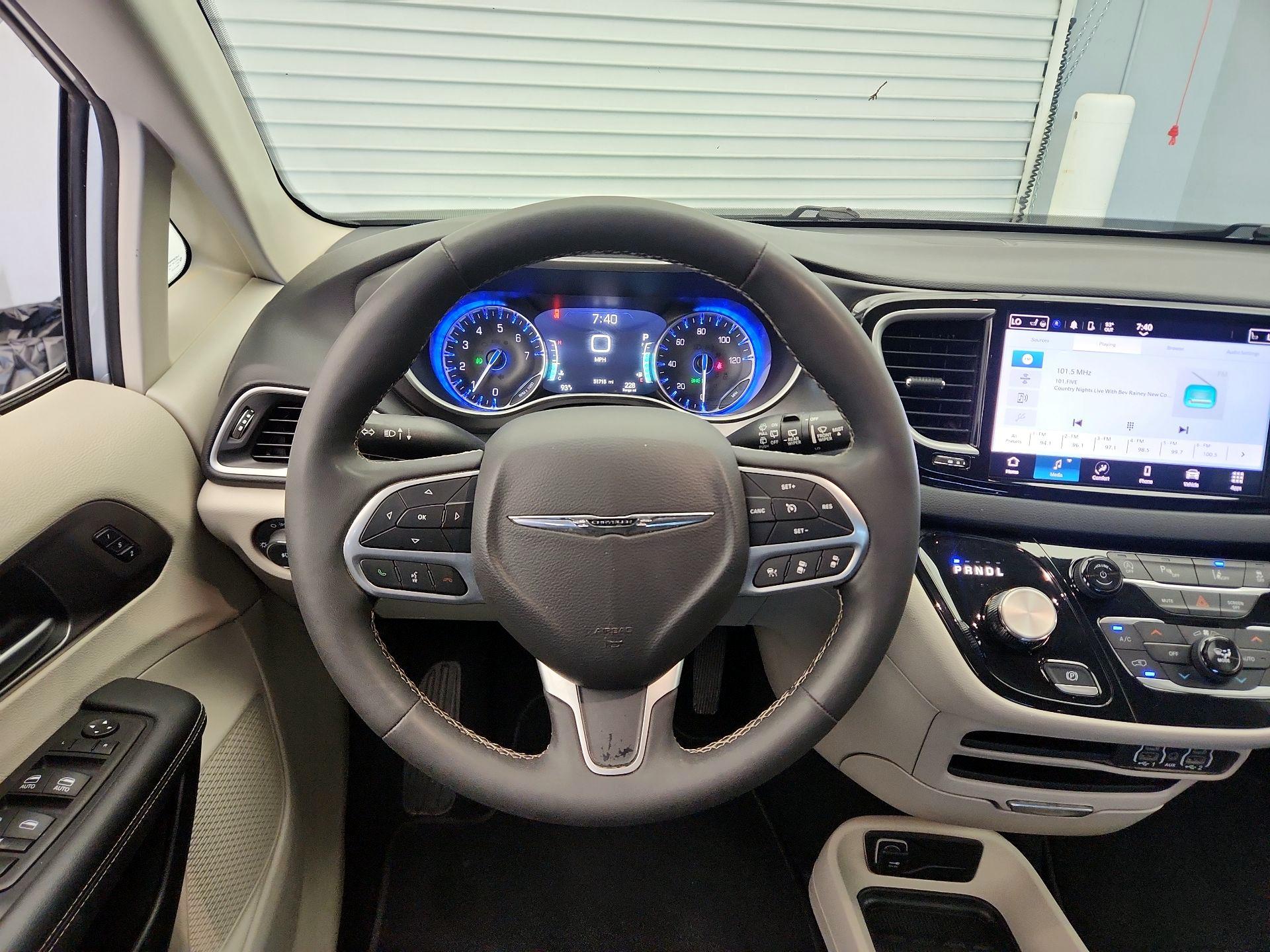 Thumbnail: 2024 Chrysler Pacifica - 11