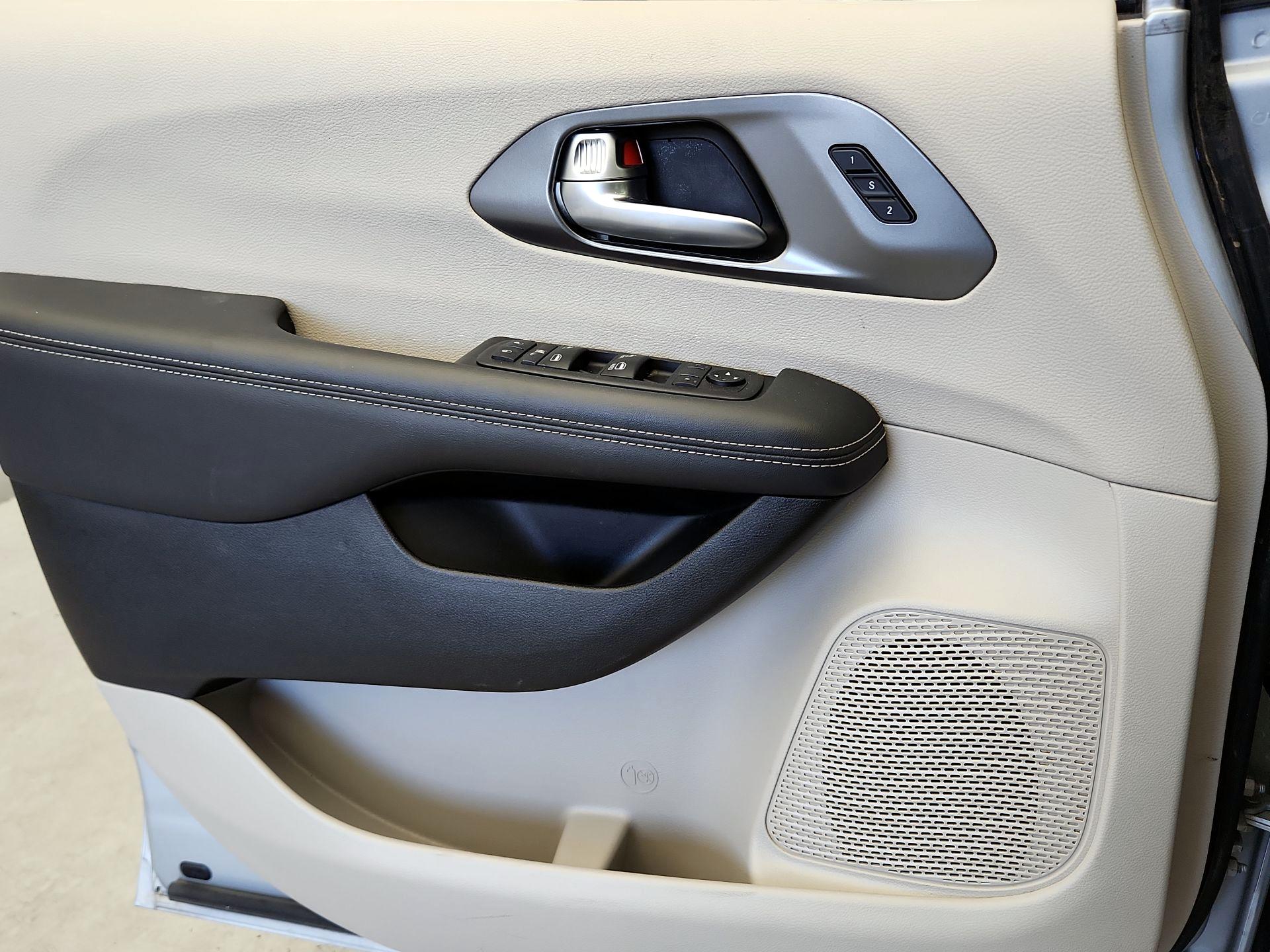Thumbnail: 2024 Chrysler Pacifica - 12
