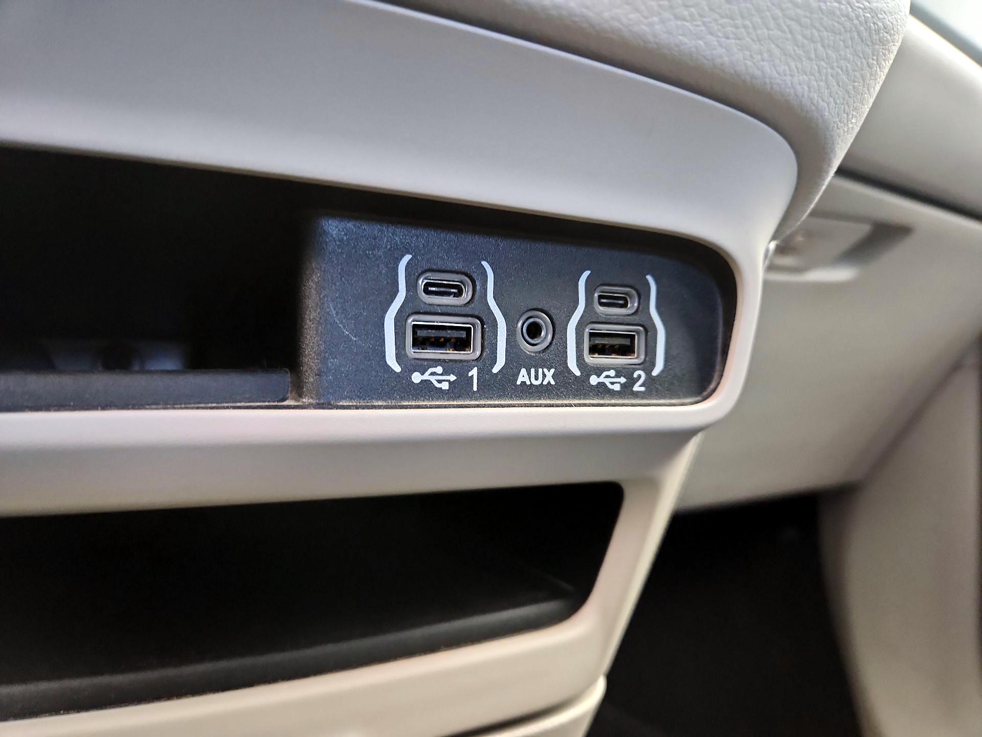 Thumbnail: 2024 Chrysler Pacifica - 18