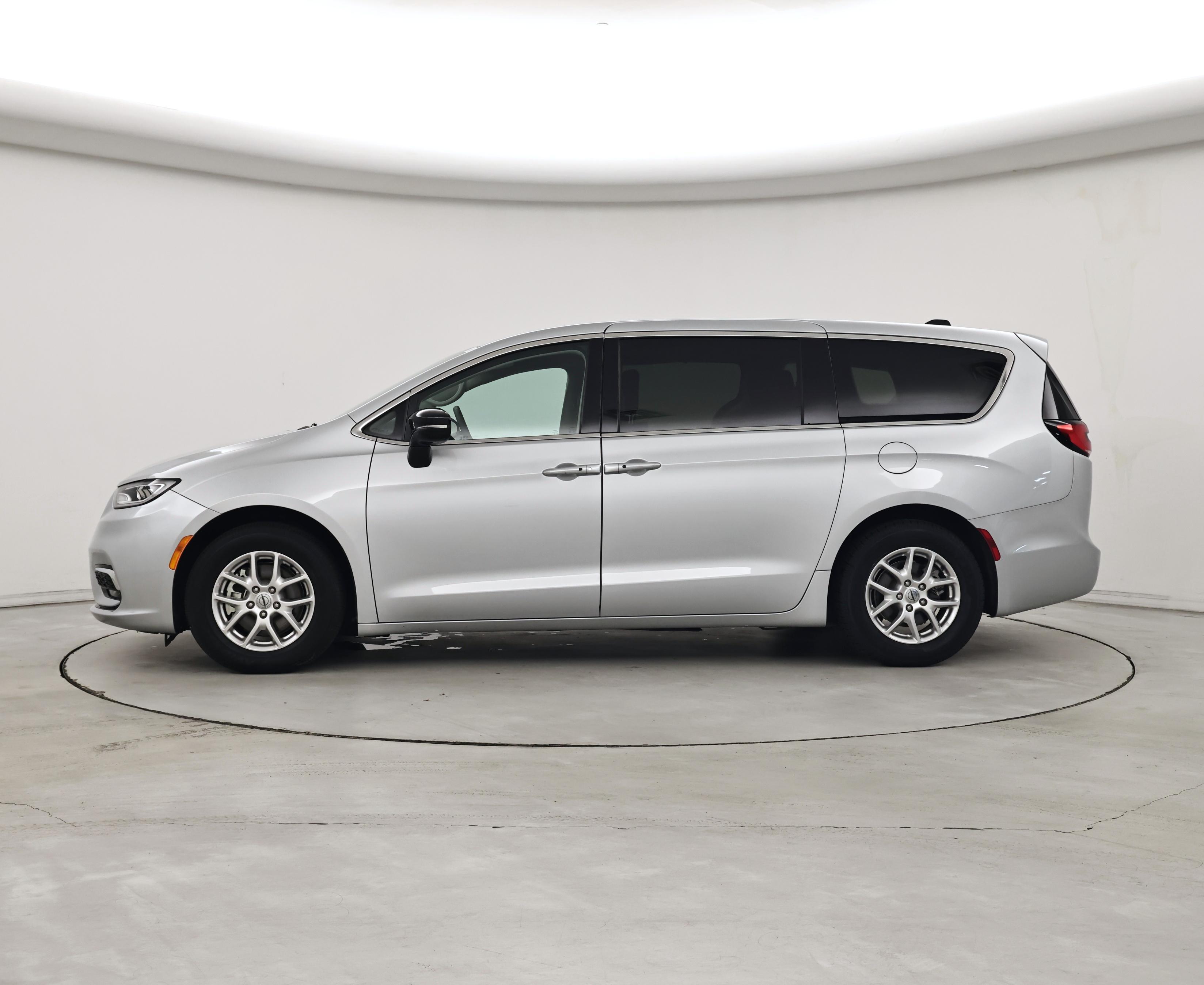Thumbnail: 2024 Chrysler Pacifica - 3