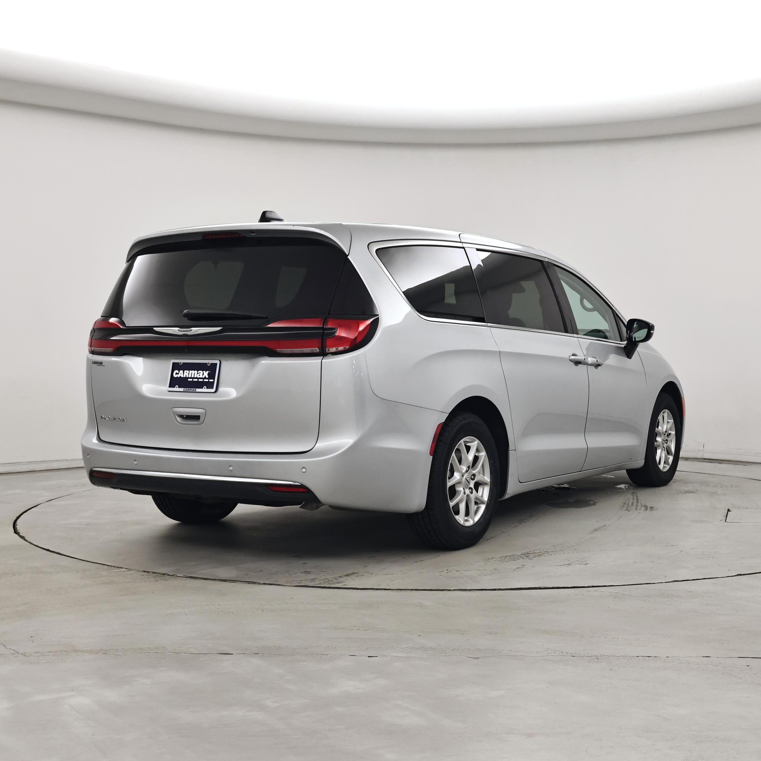 Thumbnail: 2024 Chrysler Pacifica - 8