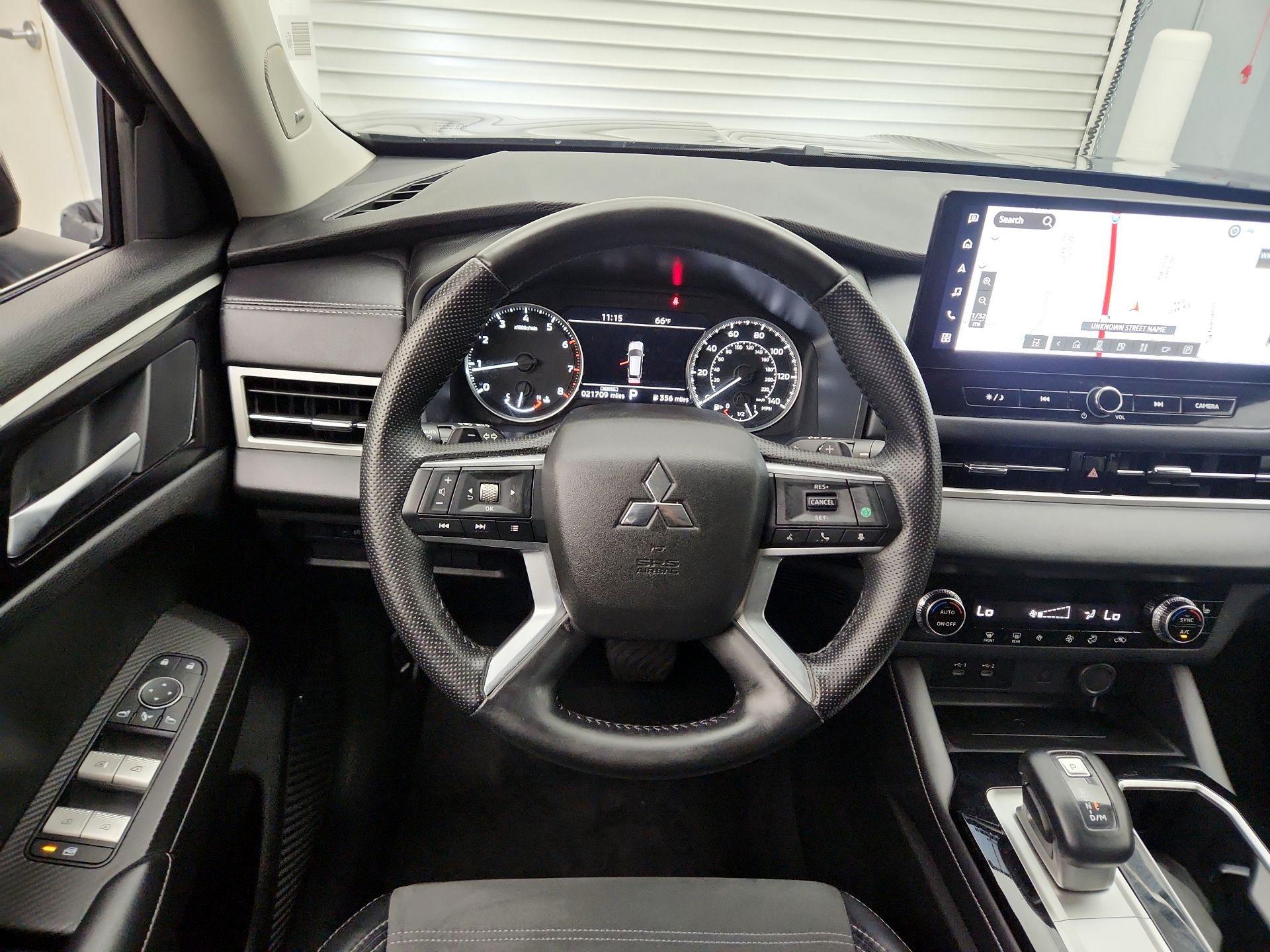 Thumbnail: 2025 Mitsubishi Outlander - 10
