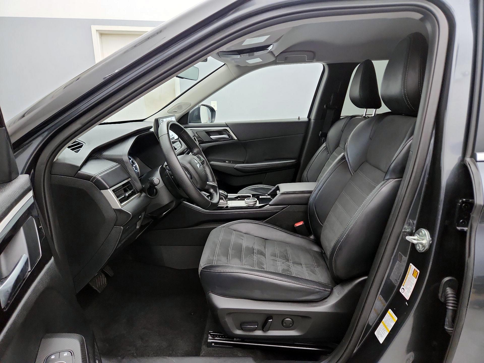Thumbnail: 2025 Mitsubishi Outlander - 11