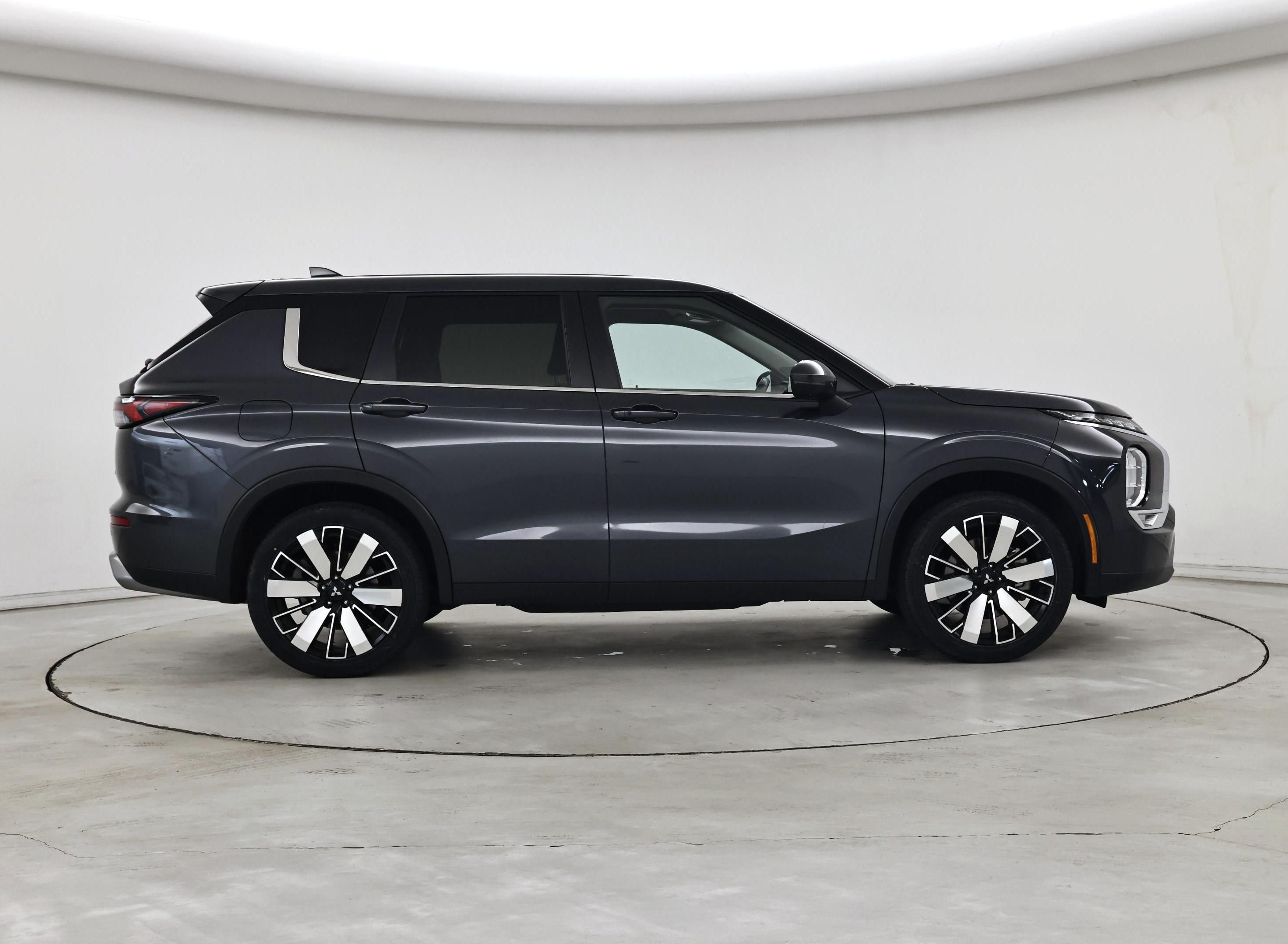 Thumbnail: 2025 Mitsubishi Outlander - 7