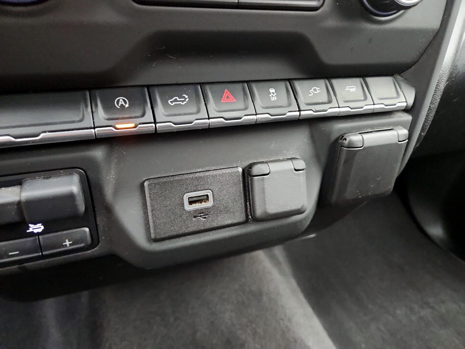 Thumbnail: 2020 Chevrolet Silverado 1500 - 18