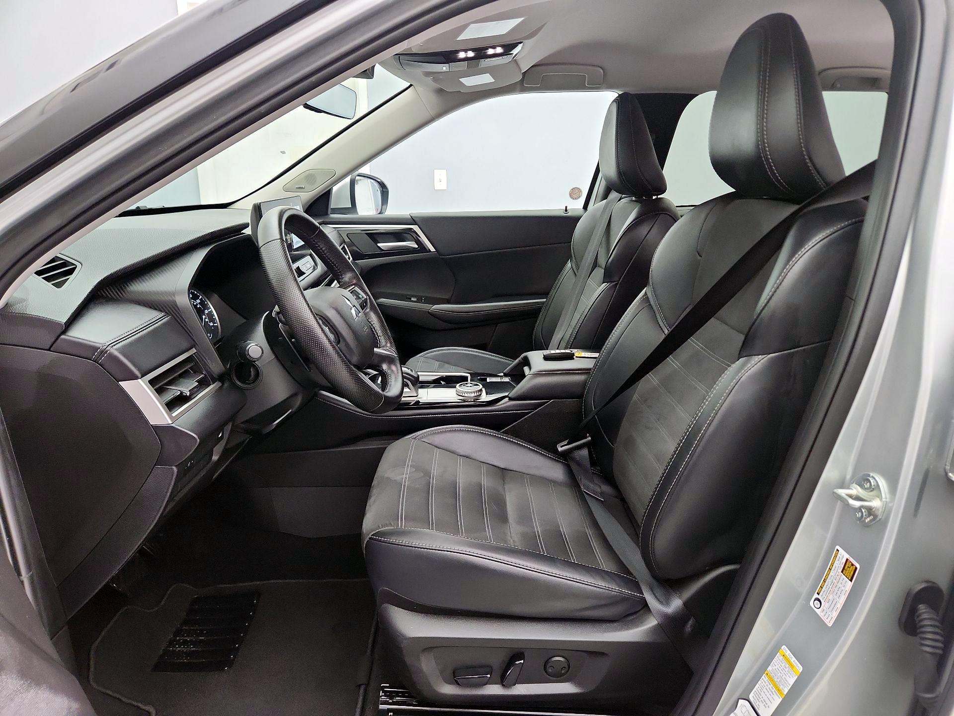 Thumbnail: 2025 Mitsubishi Outlander - 11